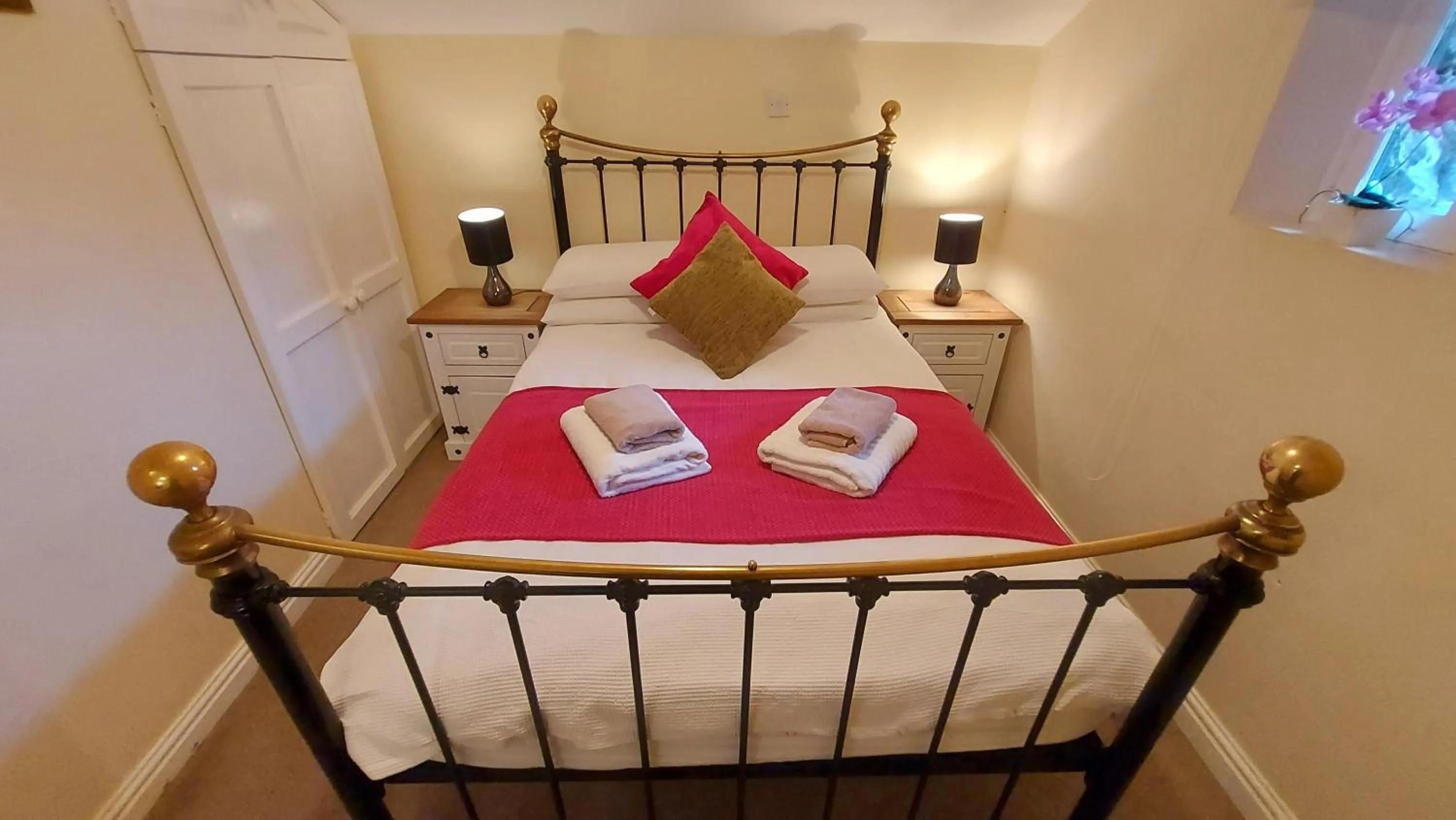 Bed in Dolgun Uchaf Historic B&B and Cottages in Snowdonia