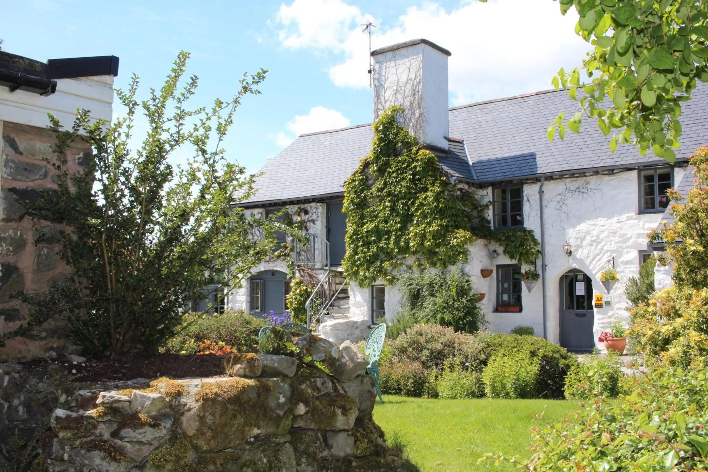 Property building in Dolgun Uchaf Historic B&B and Cottages in Snowdonia