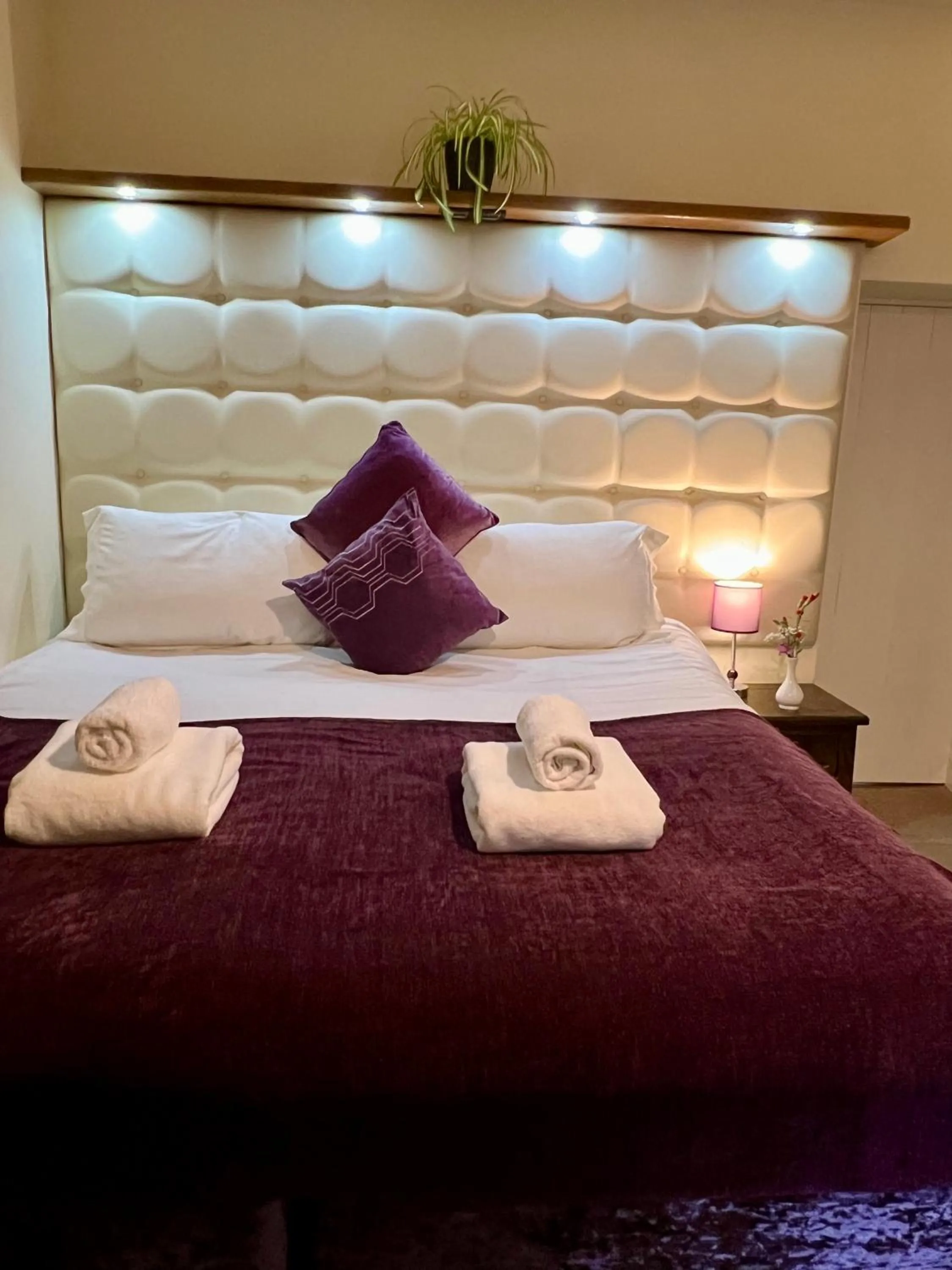 Bed in Dolgun Uchaf Historic B&B and Cottages in Snowdonia