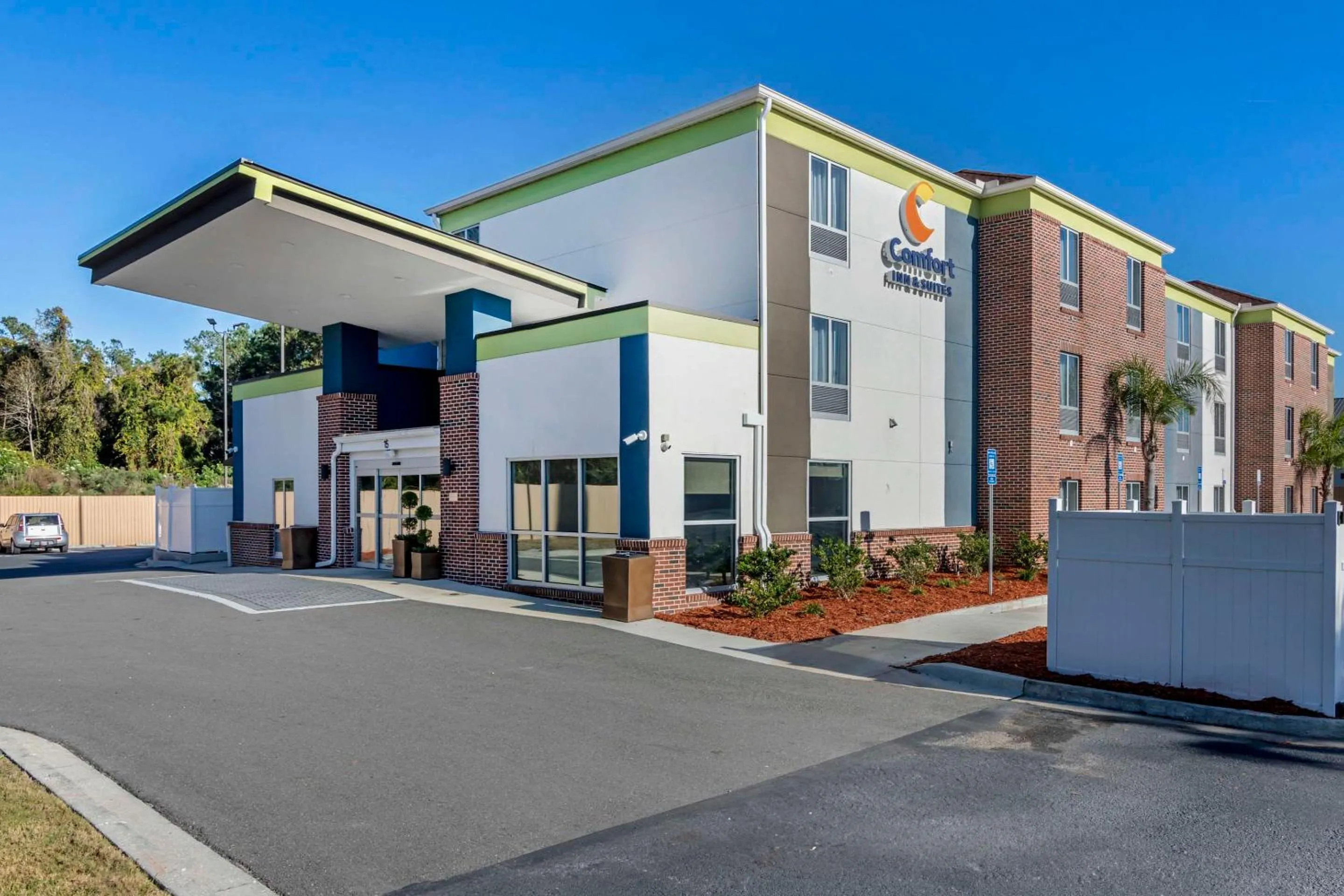 Property building in Comfort Inn & Suites Brunswick I-95