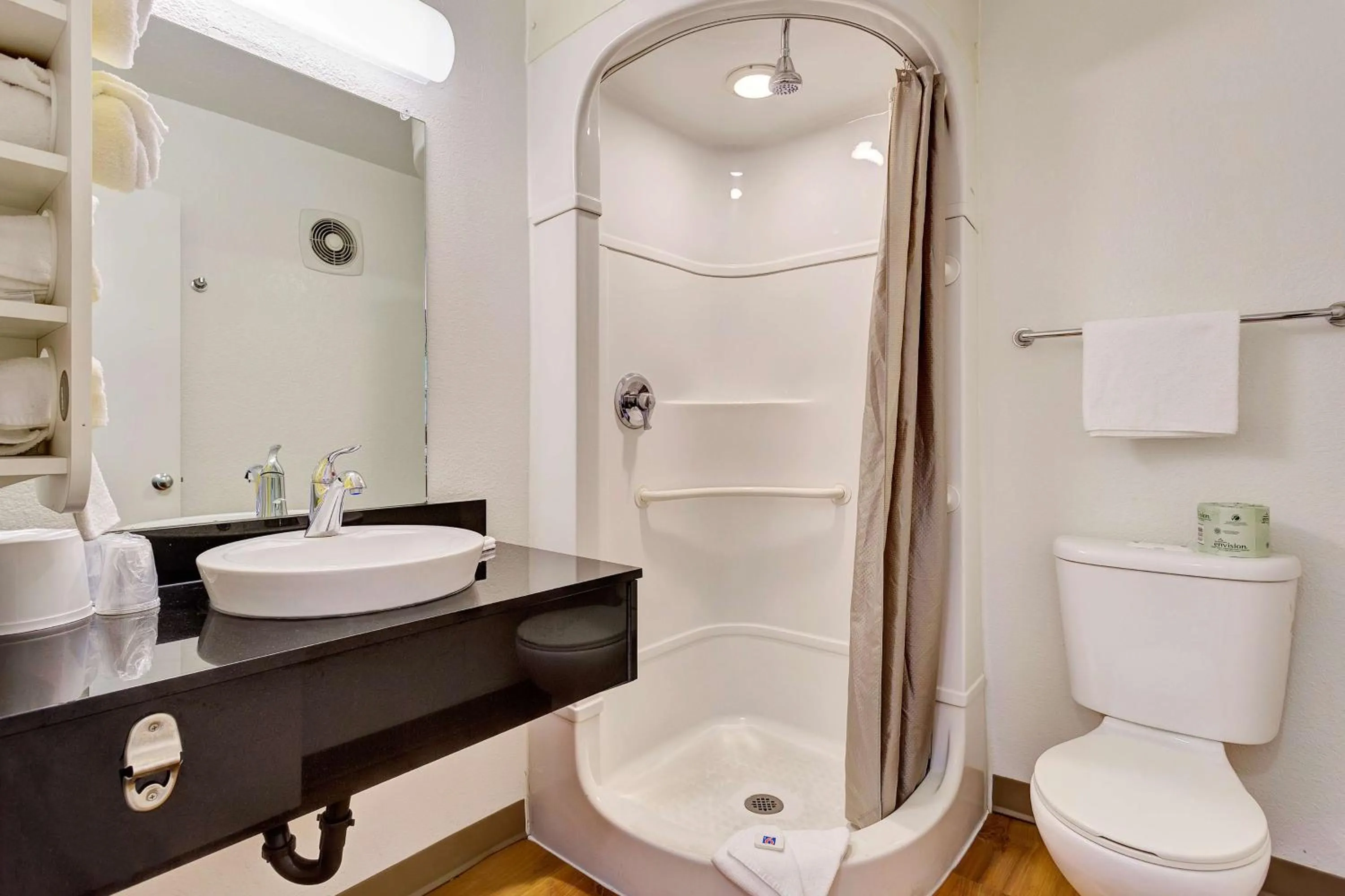 Deluxe Quadruple Room in Motel 6-Santa Rosa, CA - South