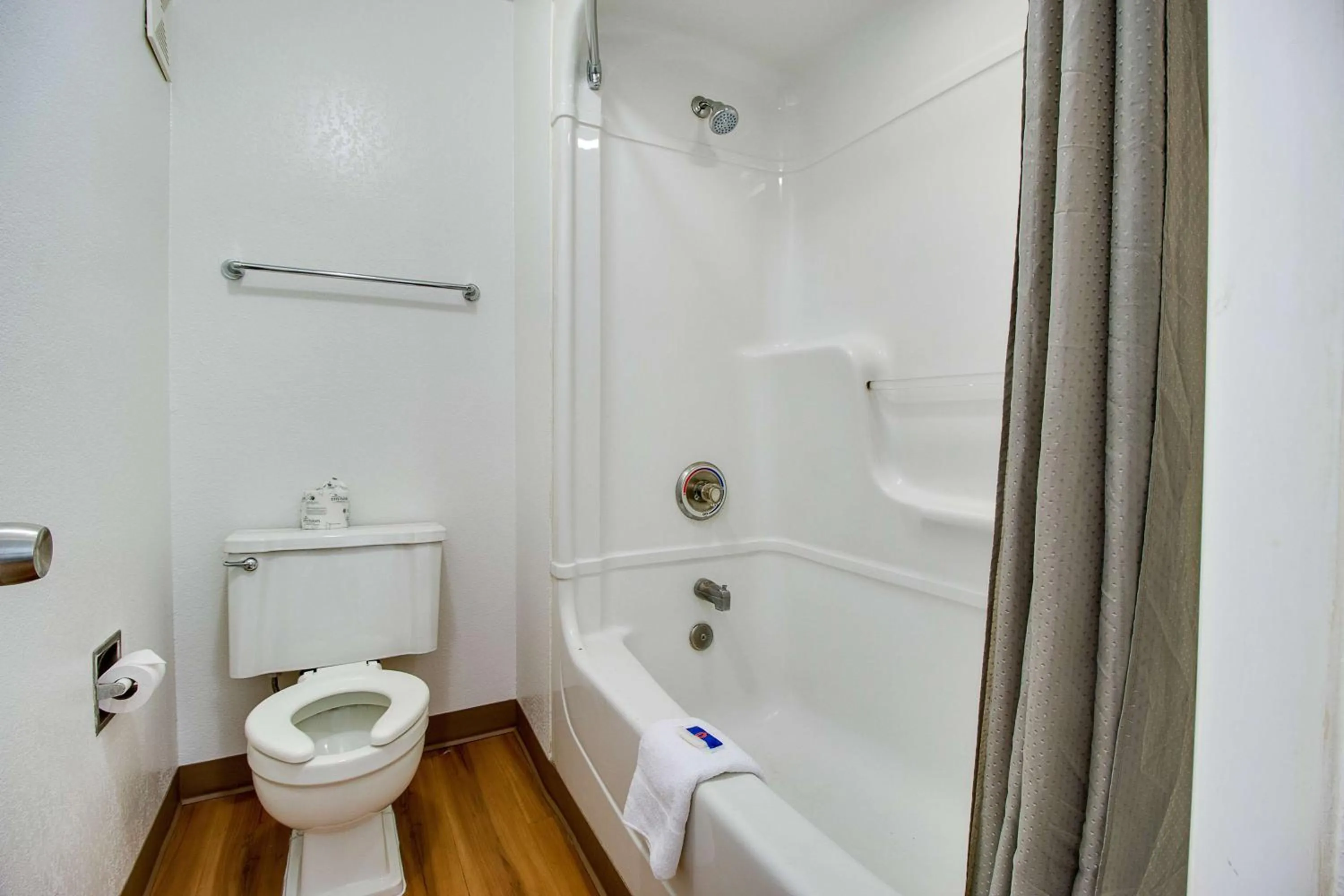 Bathroom in Motel 6-Phoenix, AZ - East