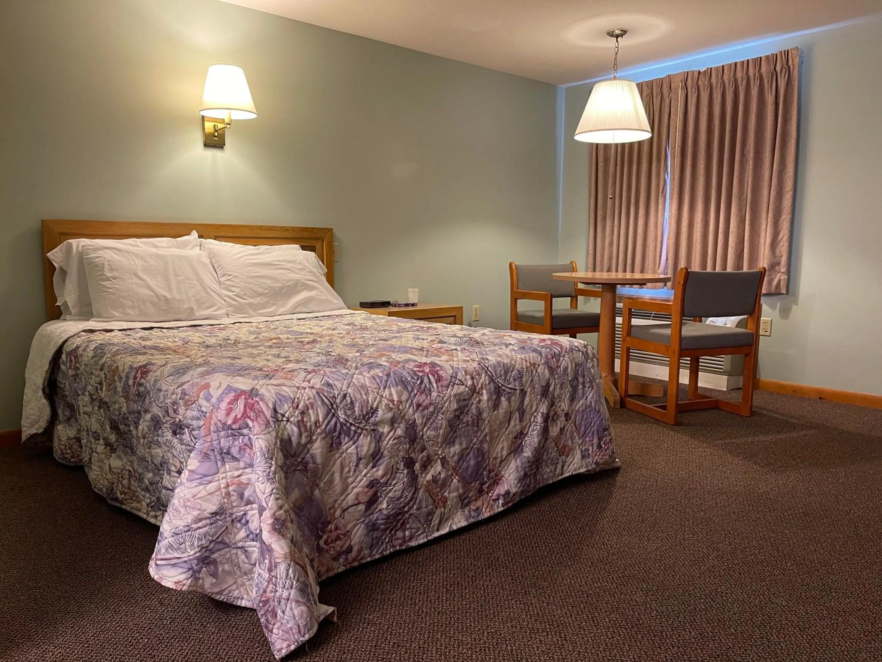 Bedroom, Bed in Viking Shores Motor Inn