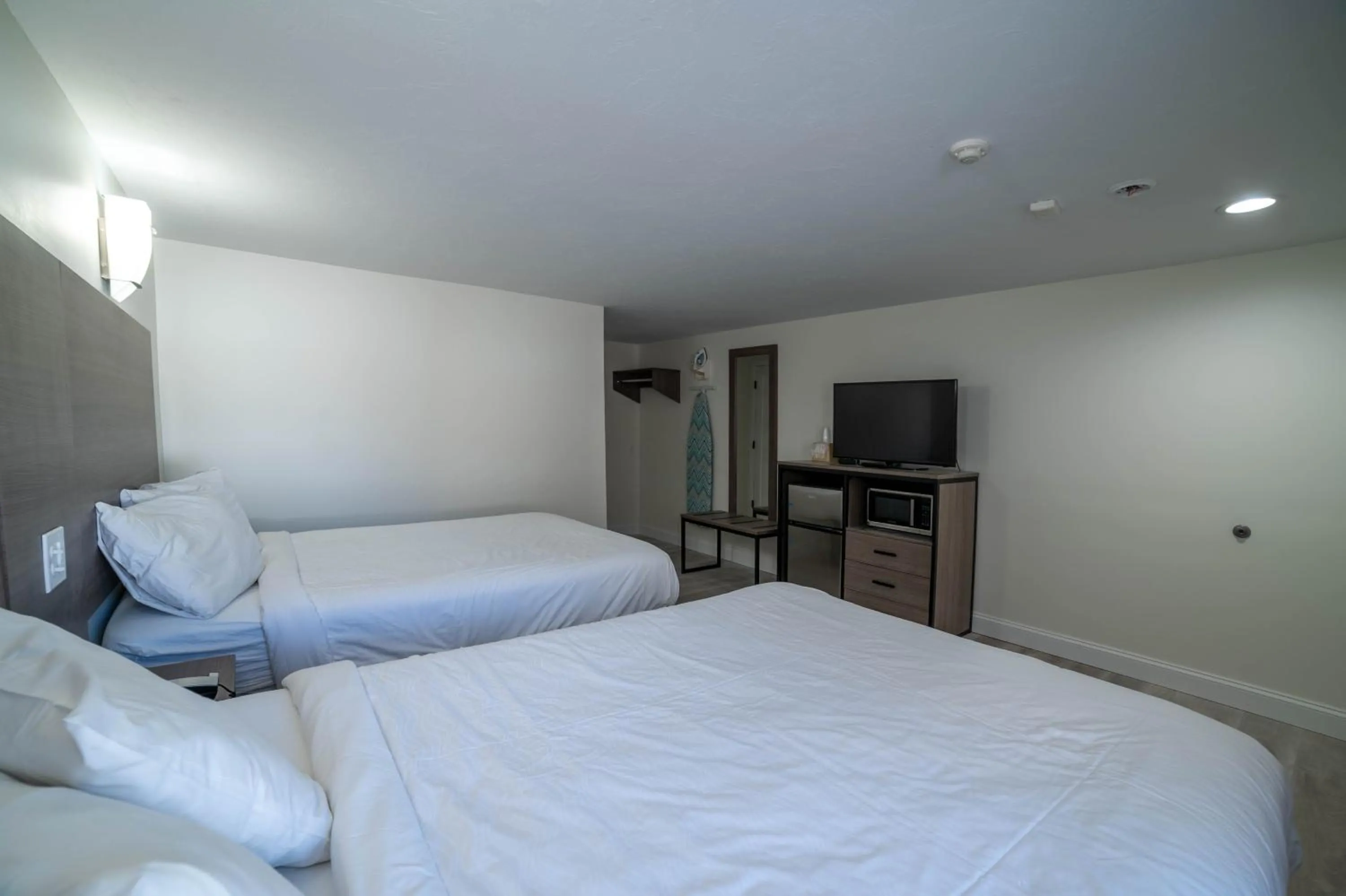 Bed in Viking Shores Motor Inn