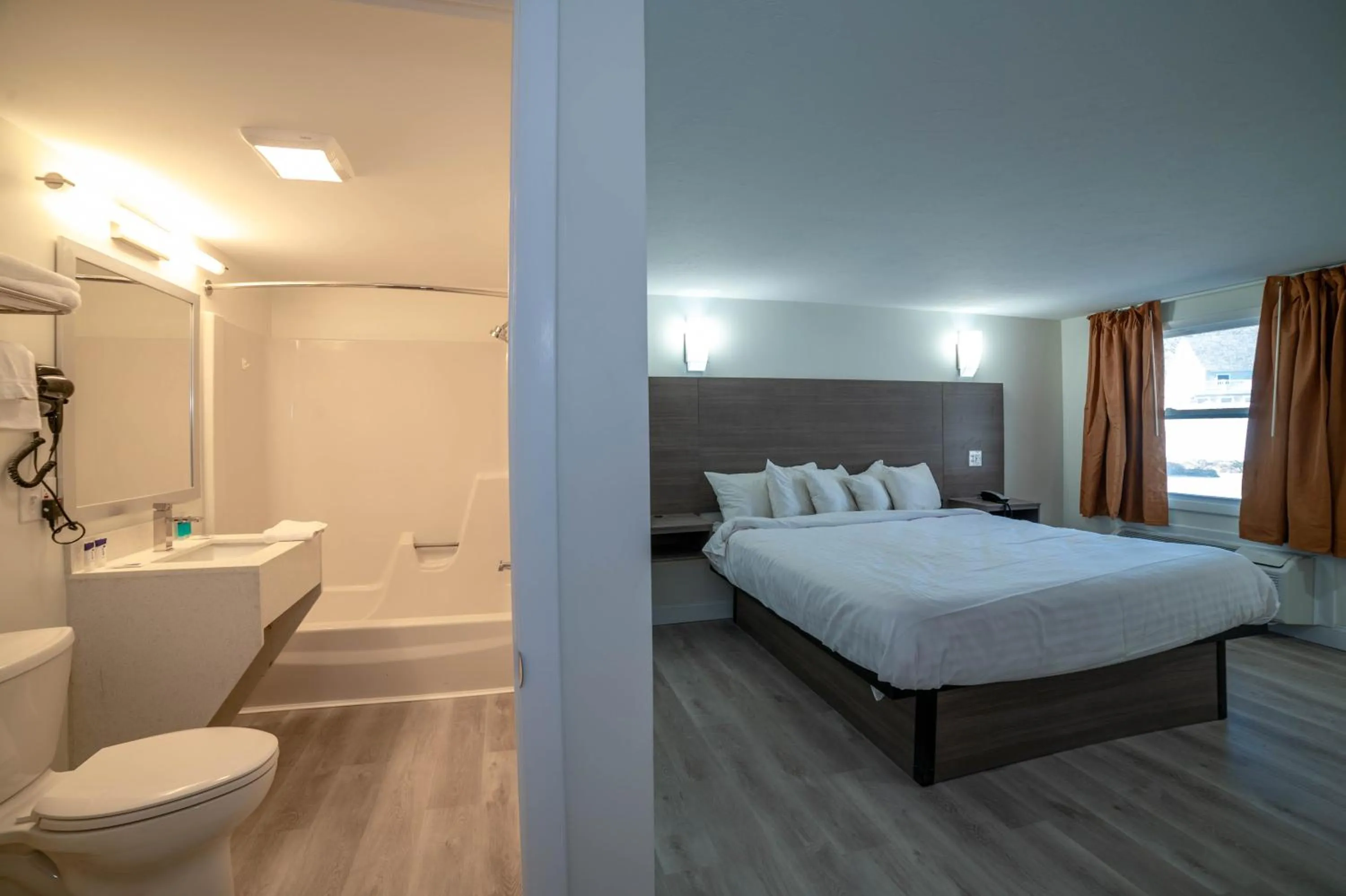 Bed in Viking Shores Motor Inn