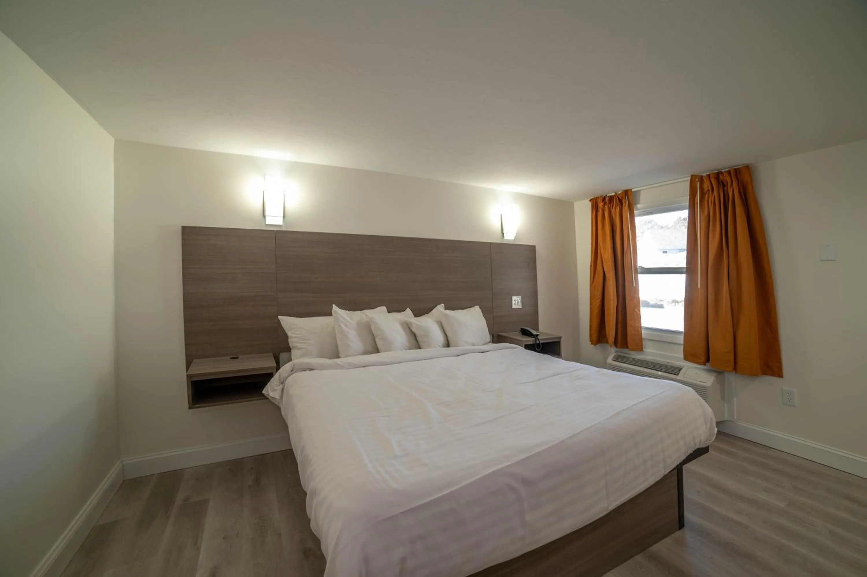 Bed in Viking Shores Motor Inn