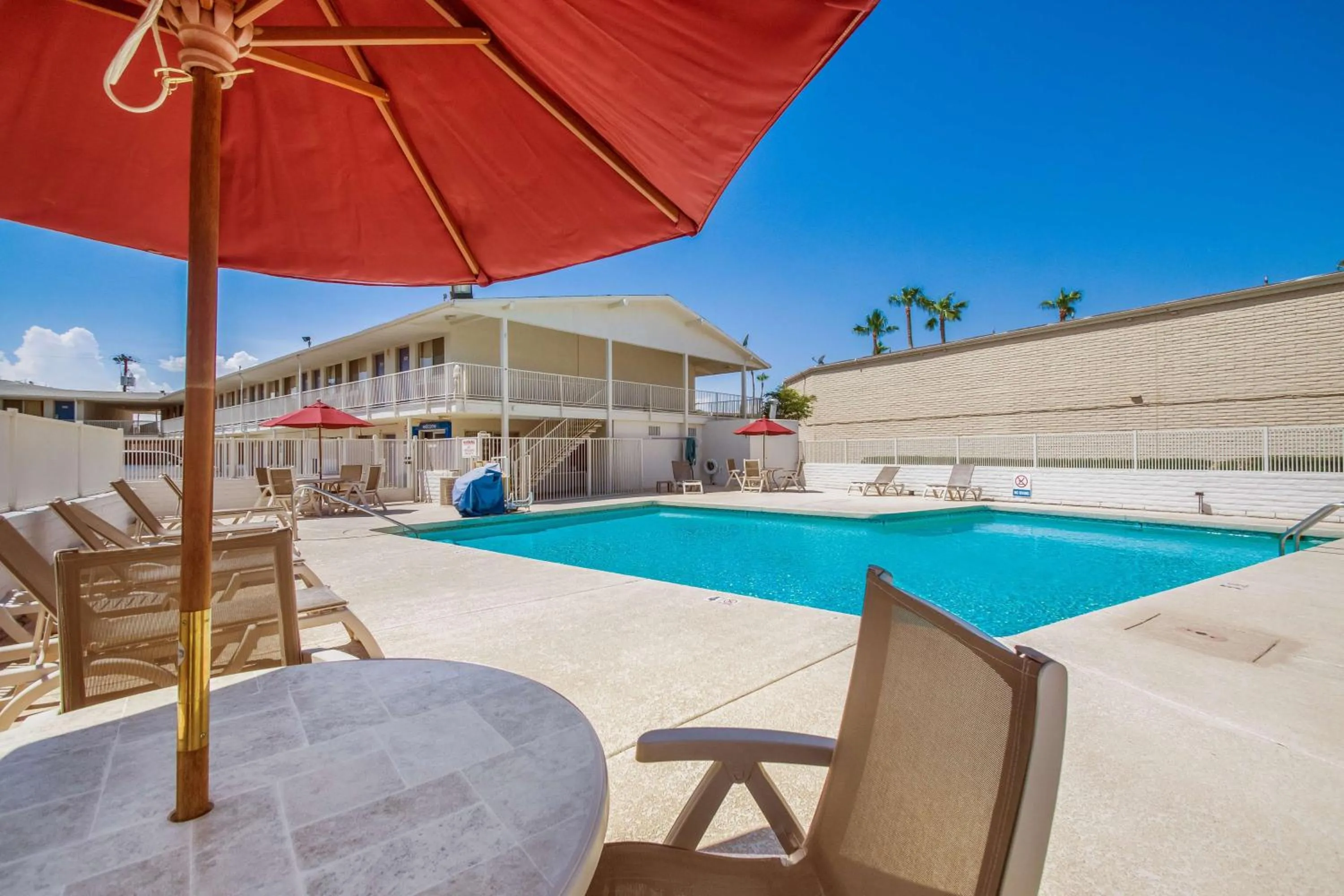 Day in Motel 6-Youngtown, AZ - Phoenix - Sun City