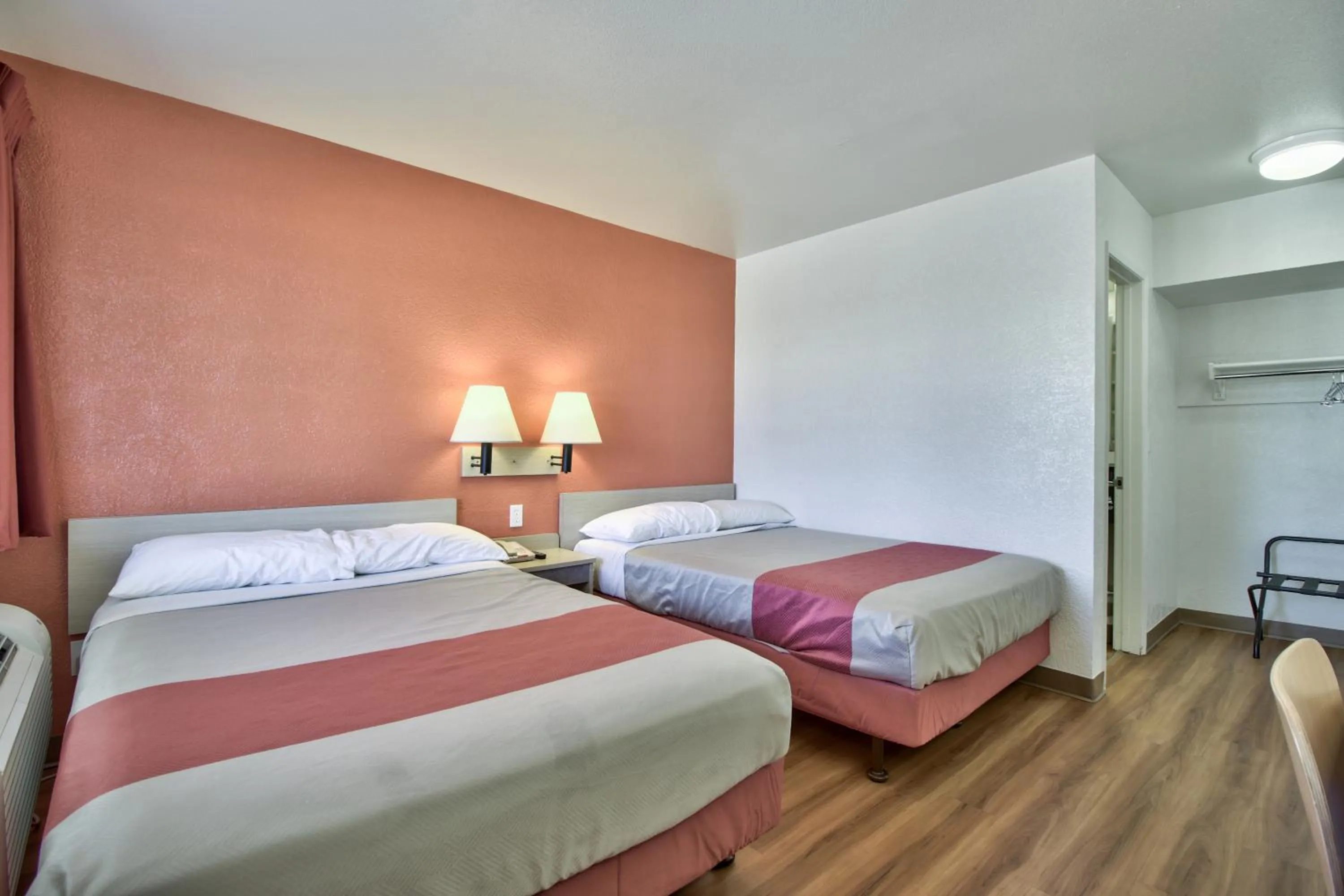 Bedroom, Bed in Motel 6-Youngtown, AZ - Phoenix - Sun City