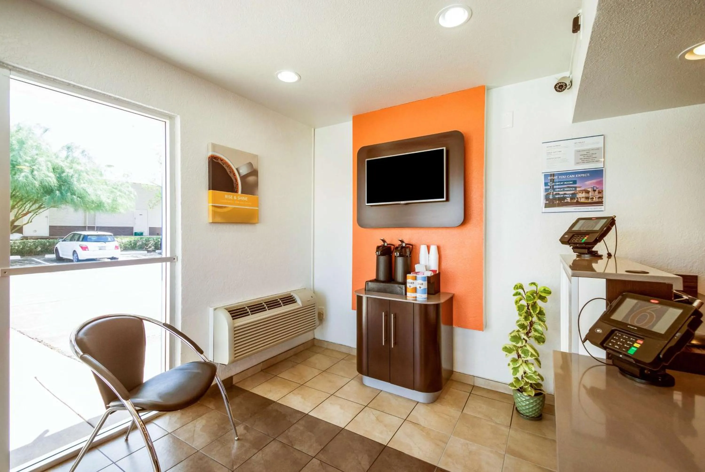 Lobby or reception in Motel 6-Youngtown, AZ - Phoenix - Sun City