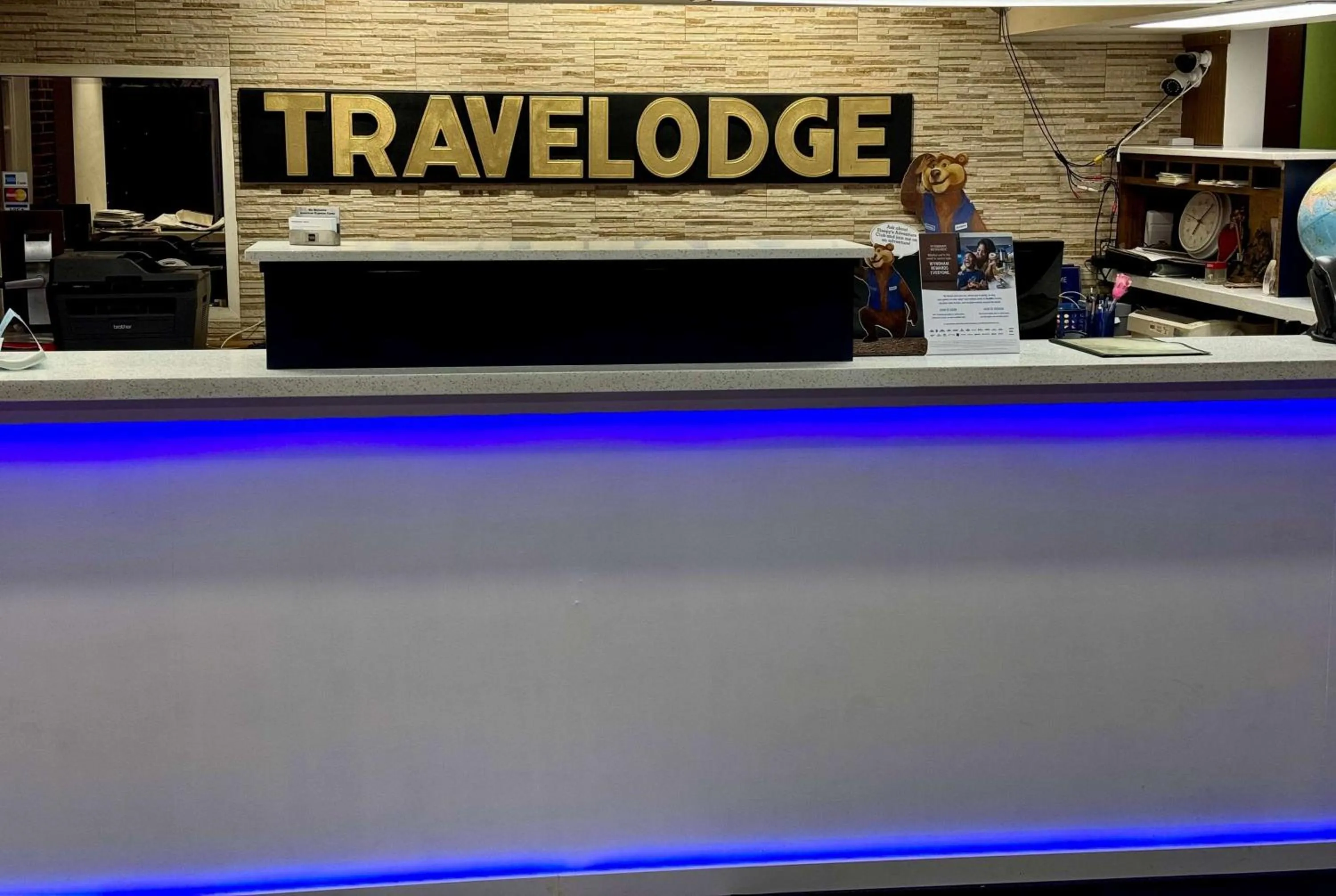 Lobby or reception in Travelodge by Wyndham Airport Platte City