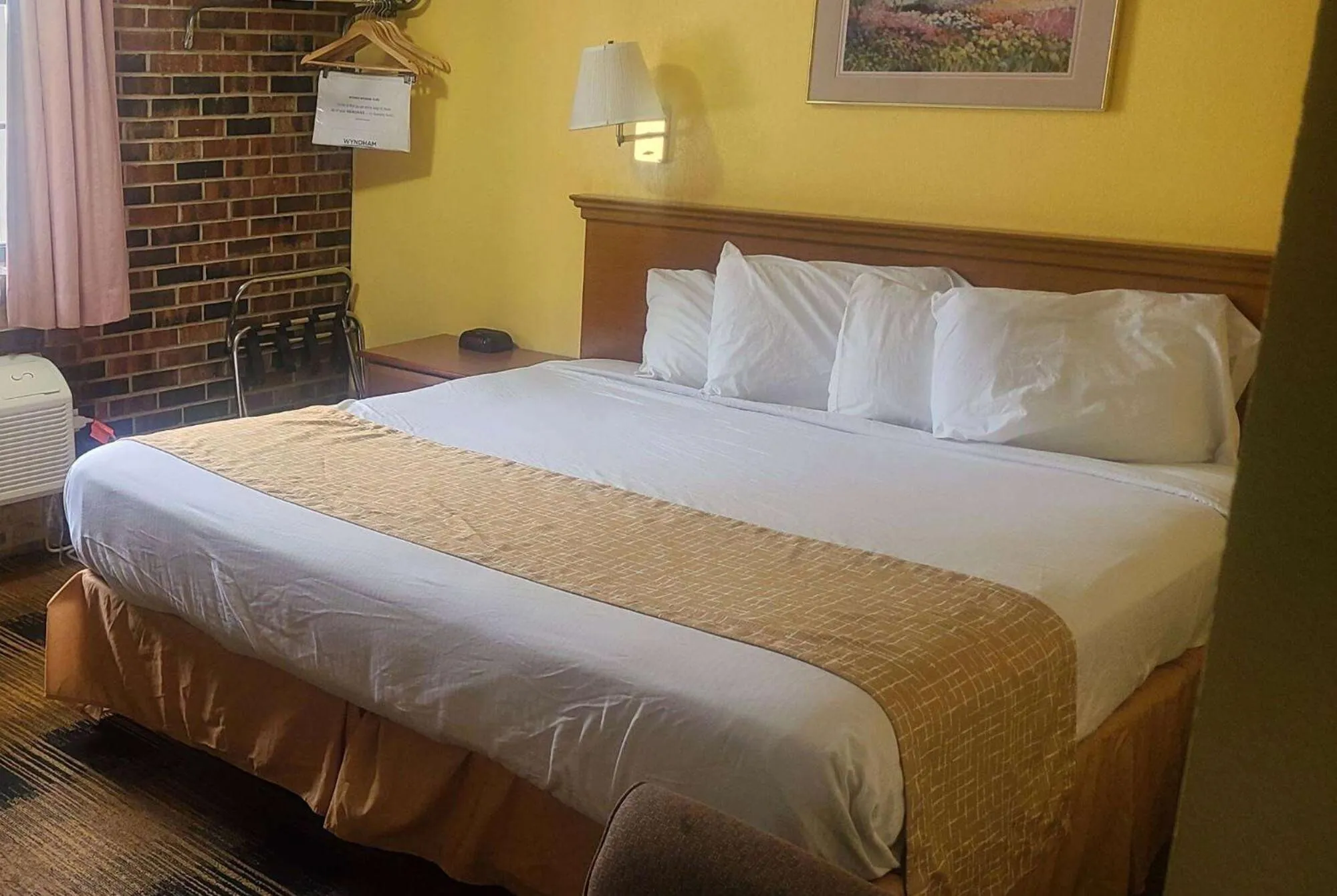 Photo of the whole room, Bed in Travelodge by Wyndham Airport Platte City