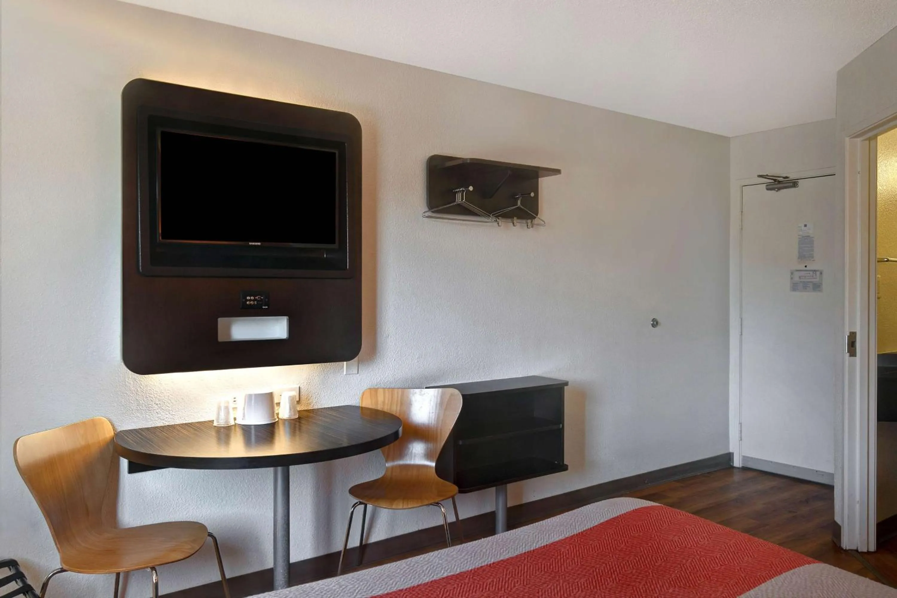 Bedroom in Motel 6-Gilroy, CA