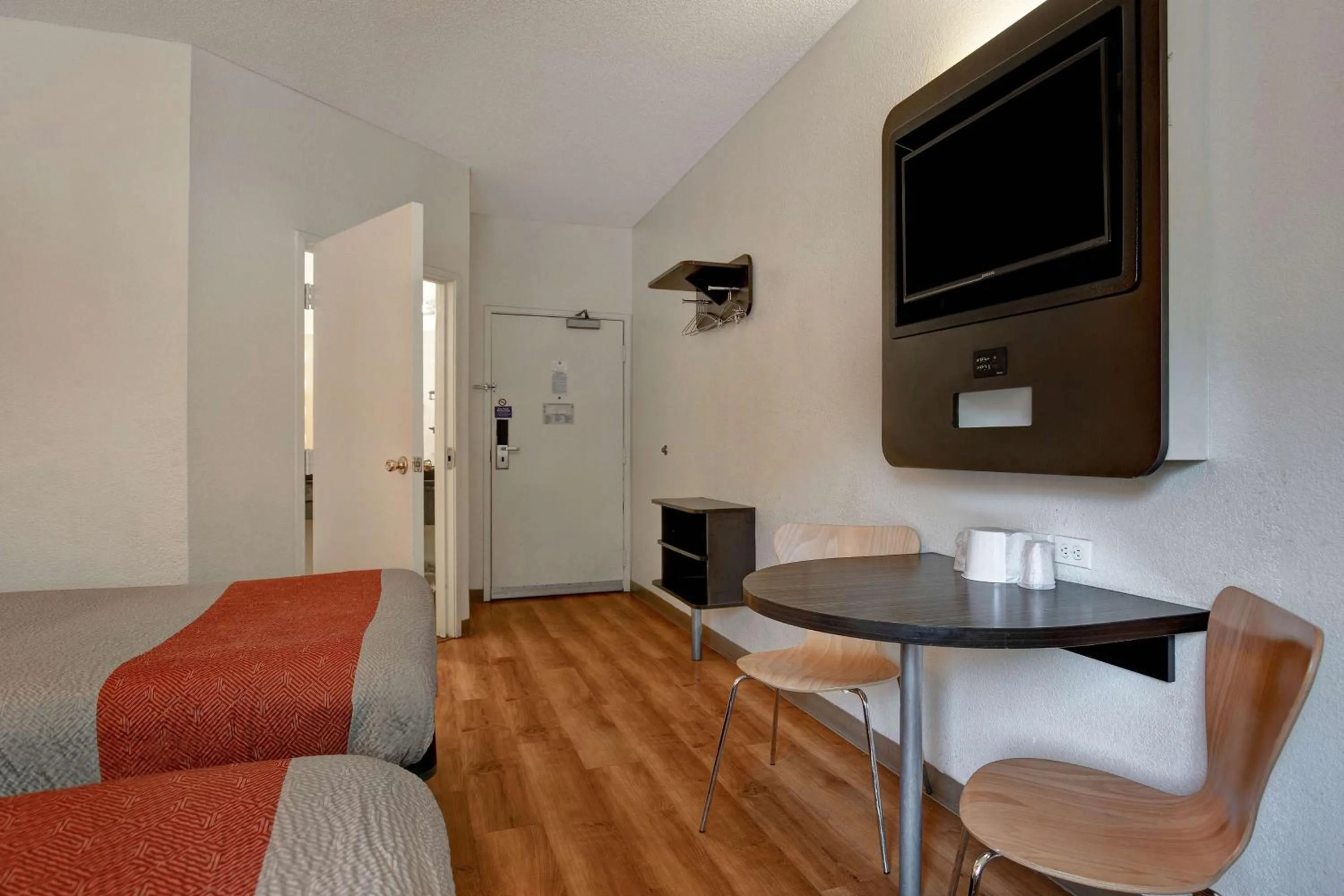 Bedroom, Bed in Motel 6-Gilroy, CA