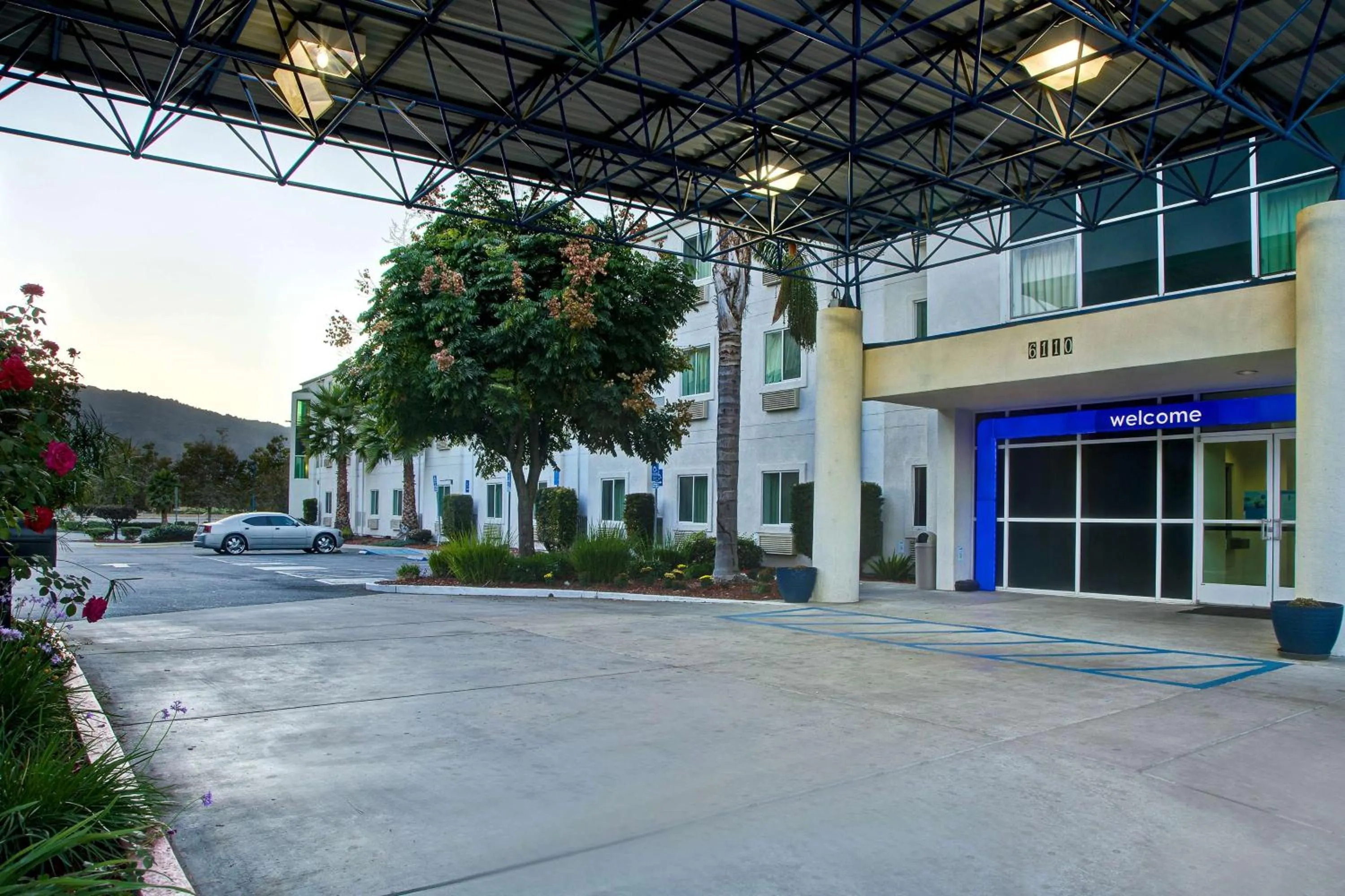 Property building in Motel 6-Gilroy, CA