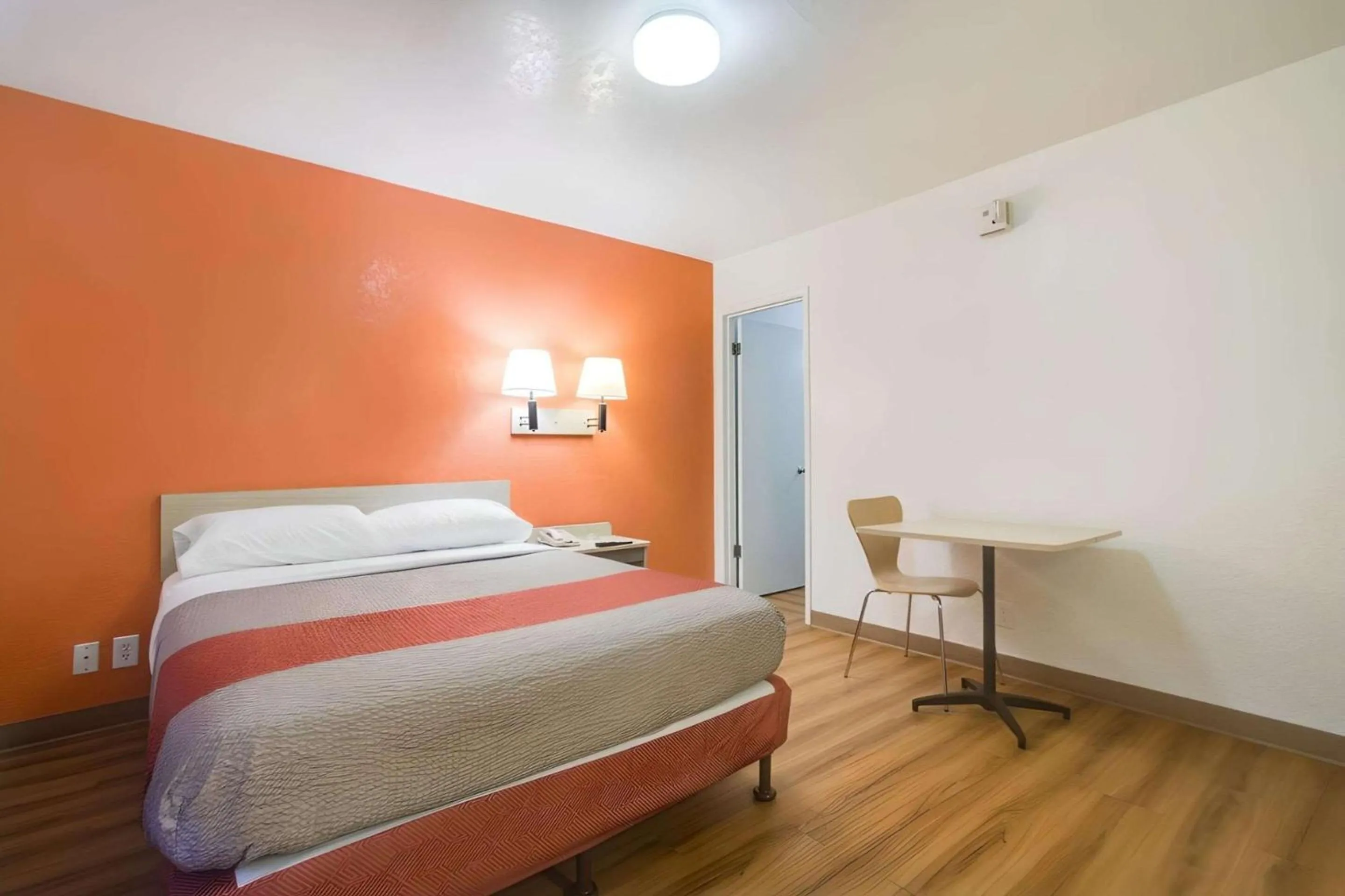 Bedroom in Park Inn by Radisson, Lakewood