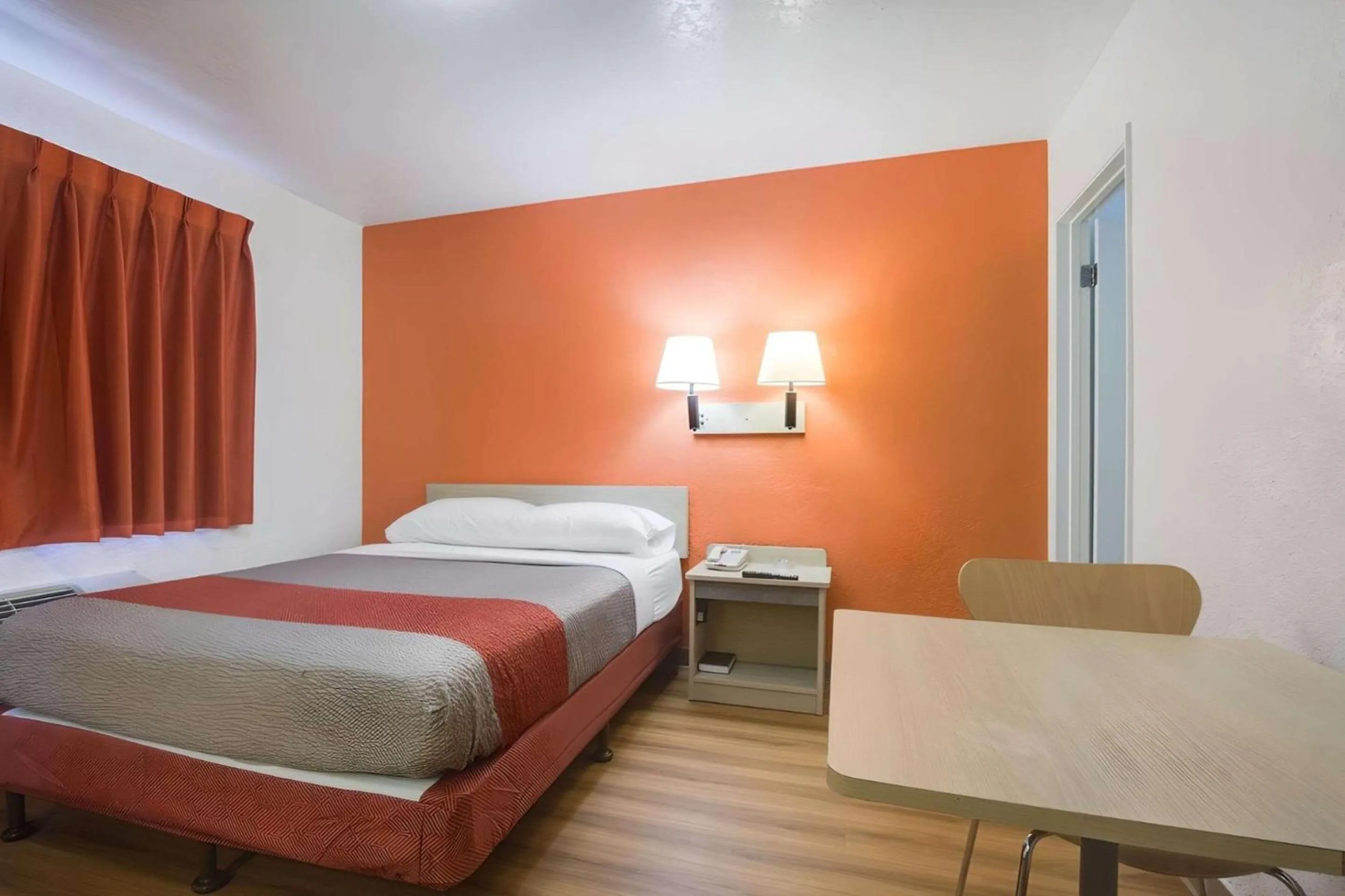 Bedroom in Park Inn by Radisson, Lakewood