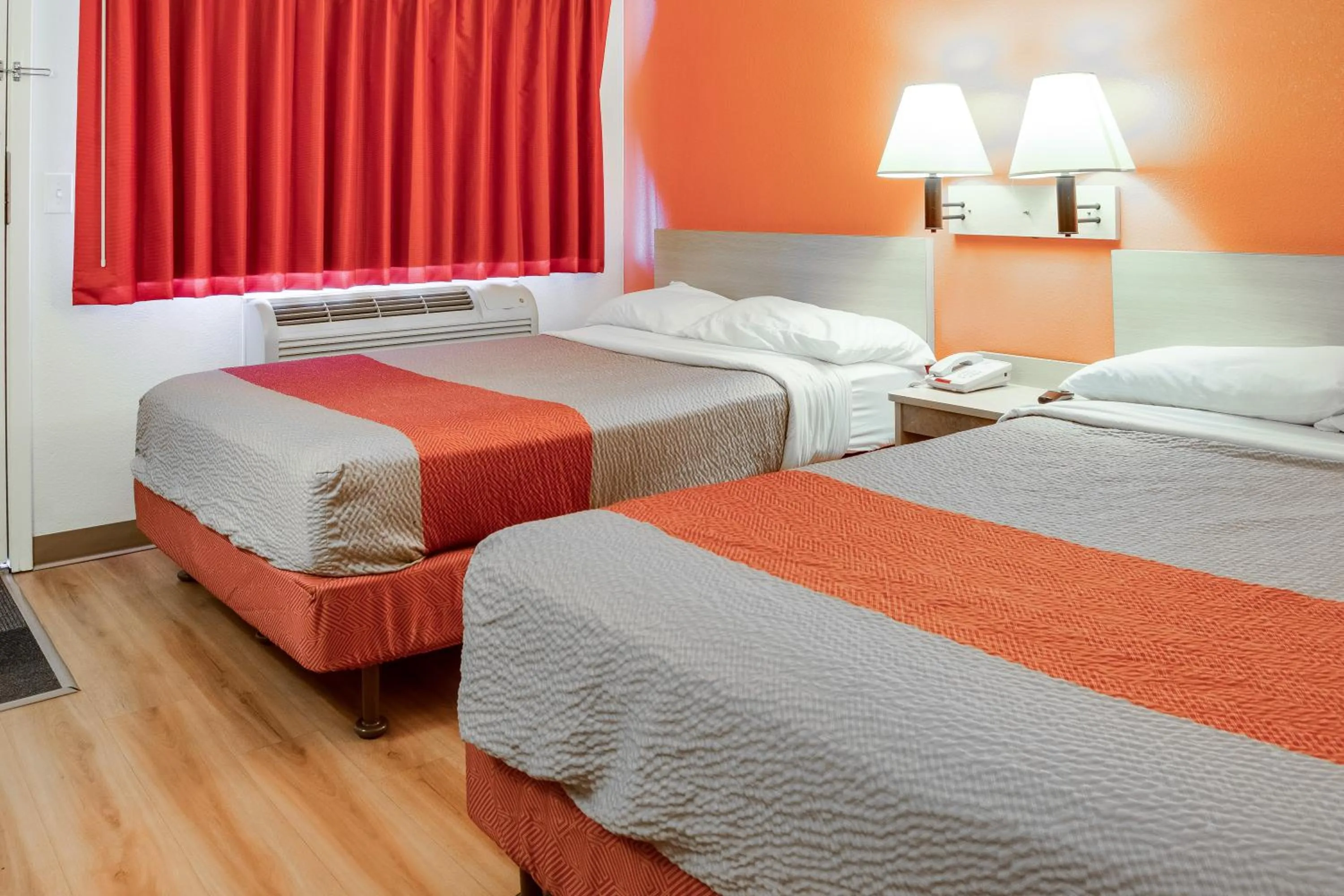 Bedroom, Bed in Motel 6-Kelso, WA - Mt. St. Helens