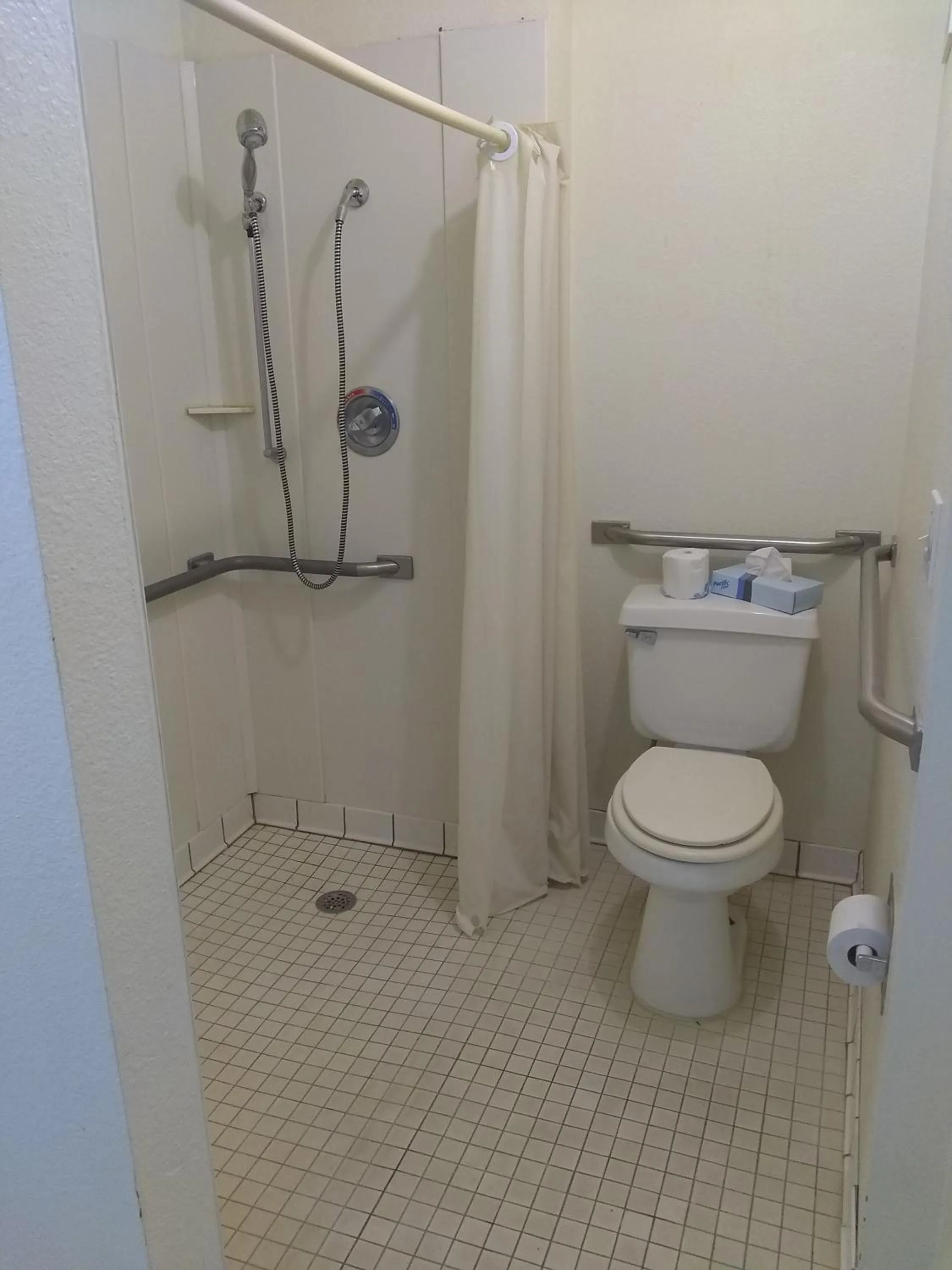 Shower in Sioux City Inn Sioux City IA Sergeant Bluff