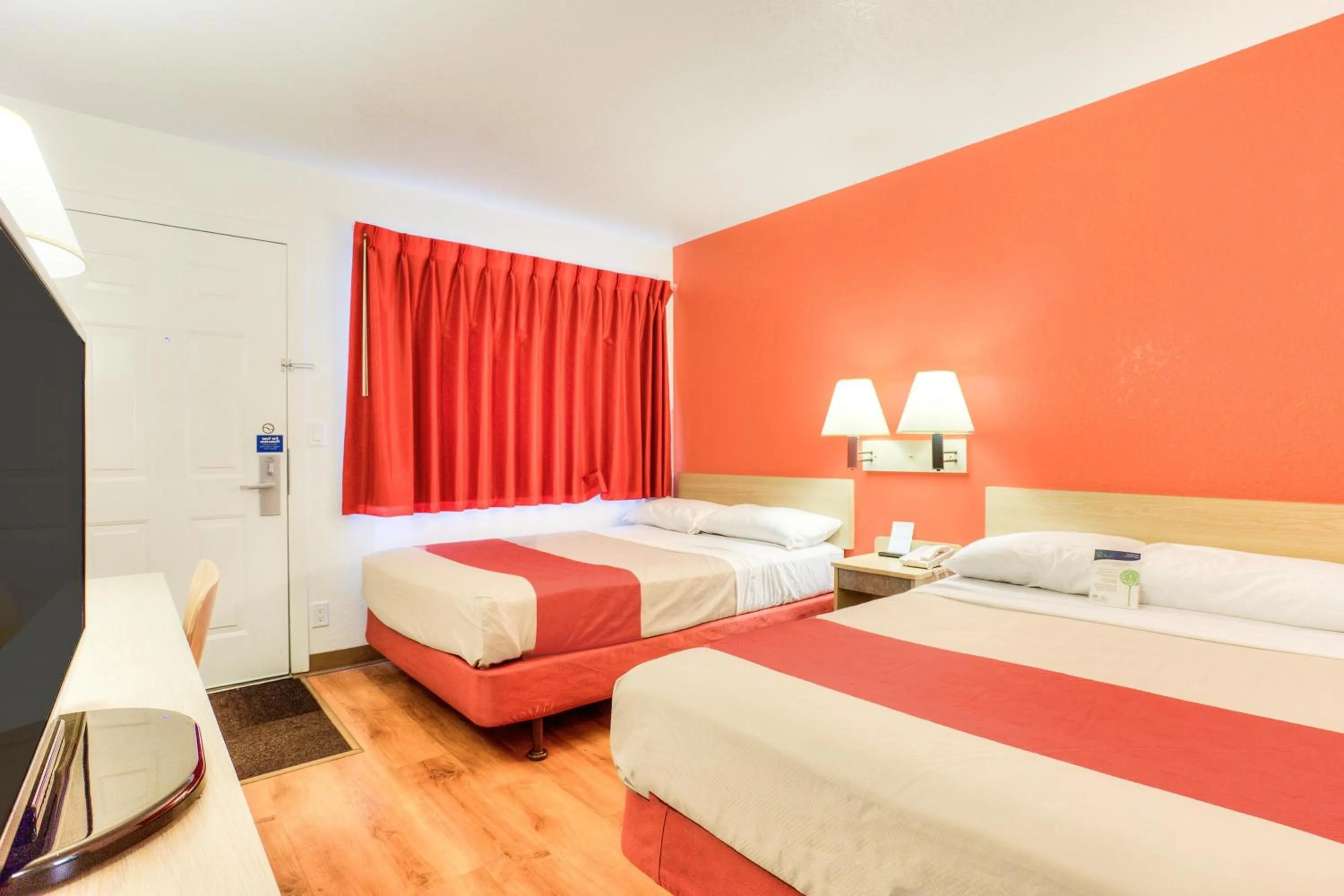 Bedroom, Bed in Motel 6-Tigard, OR - Portland South - Lake Oswego