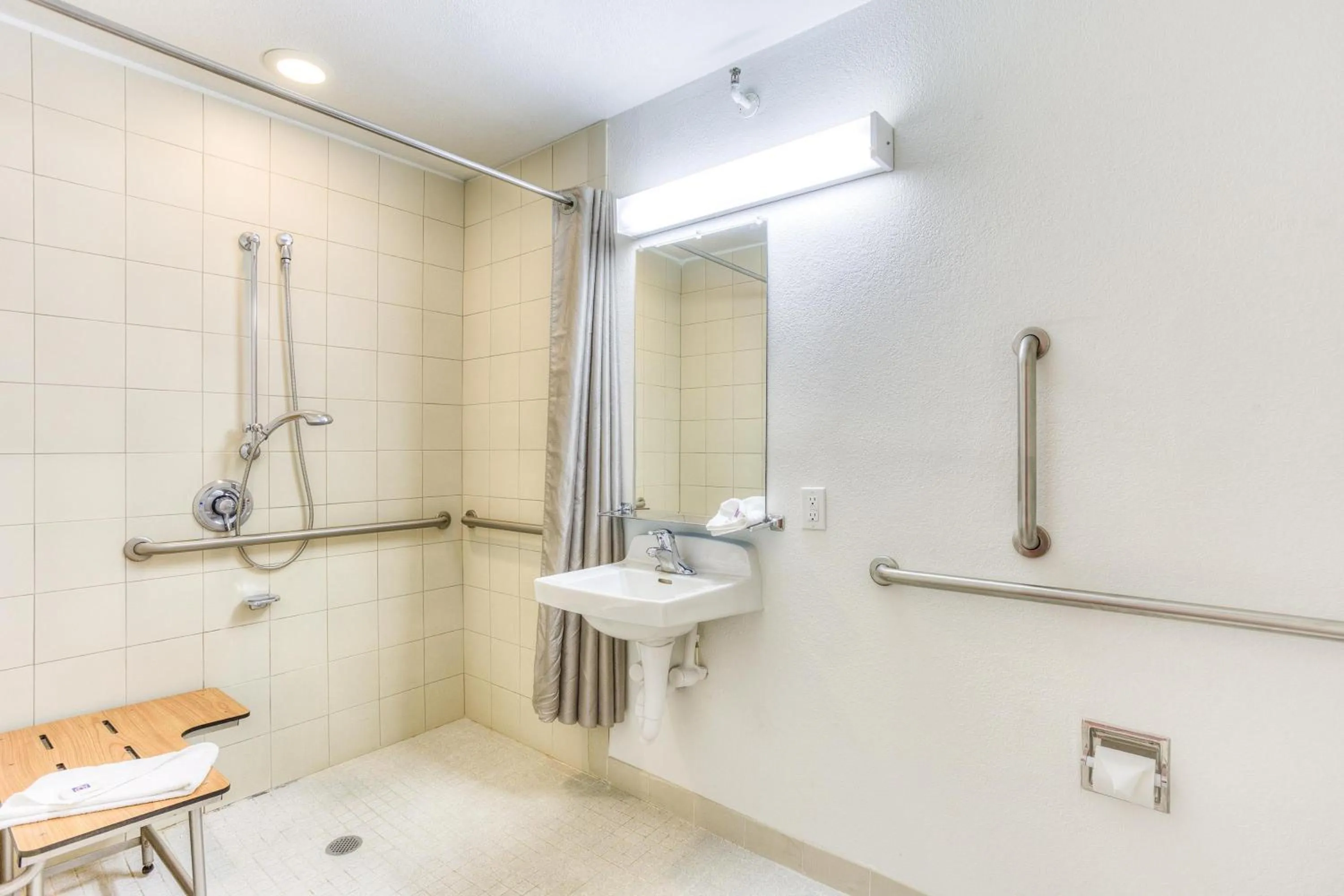 Bathroom in Motel 6-Tigard, OR - Portland South - Lake Oswego