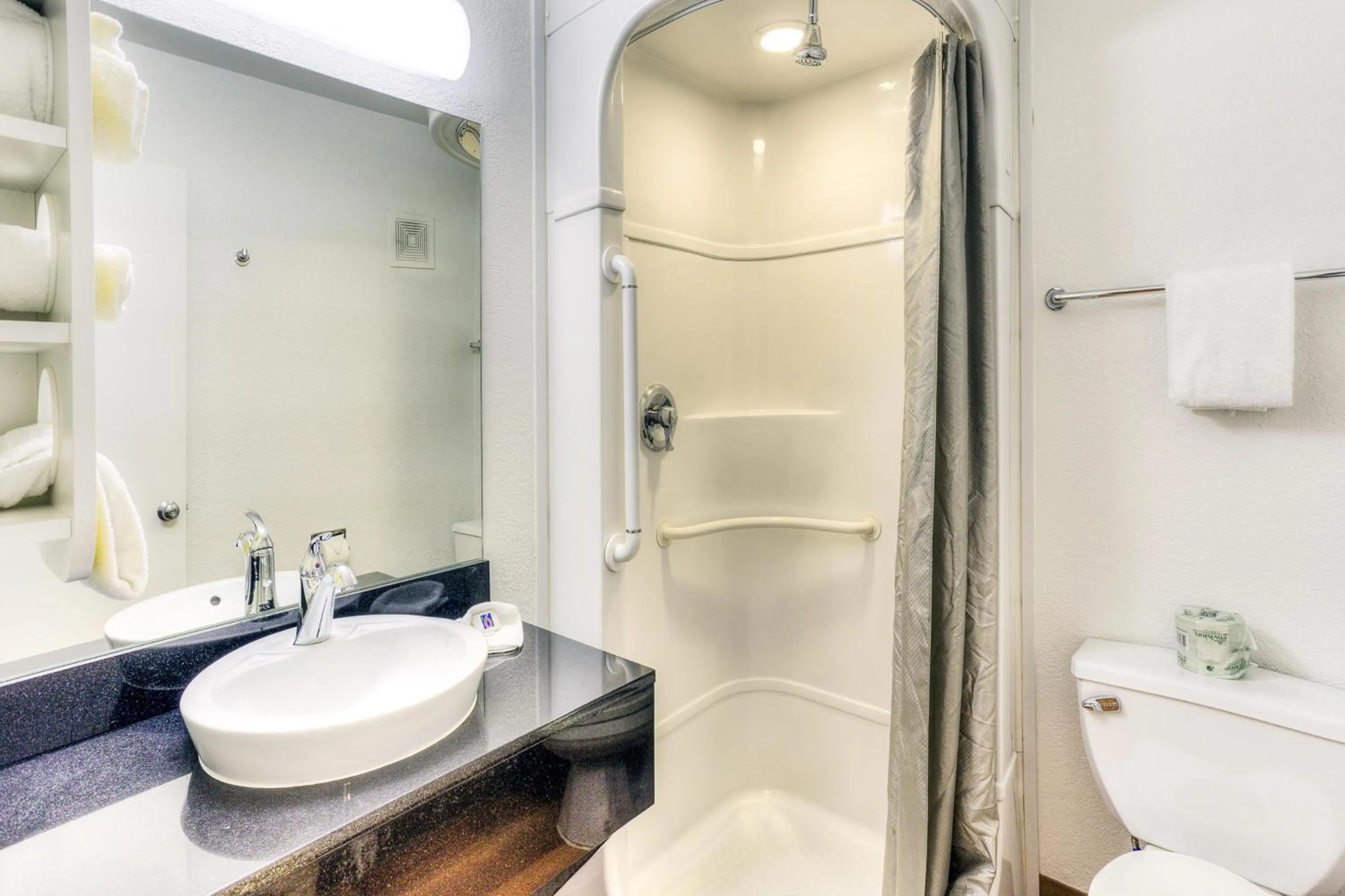 Bathroom in Motel 6-Tigard, OR - Portland South - Lake Oswego