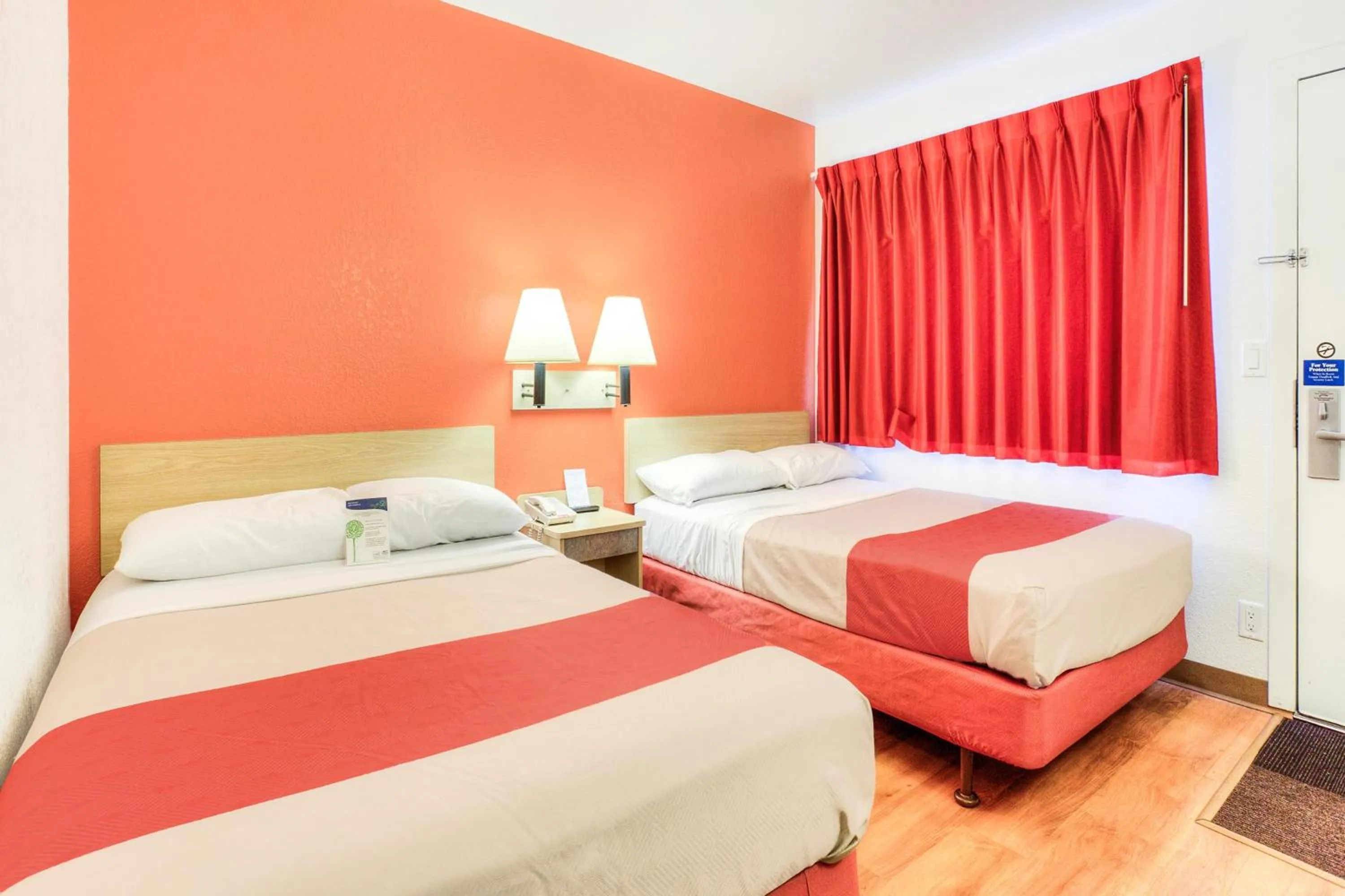 Bedroom, Bed in Motel 6-Tigard, OR - Portland South - Lake Oswego