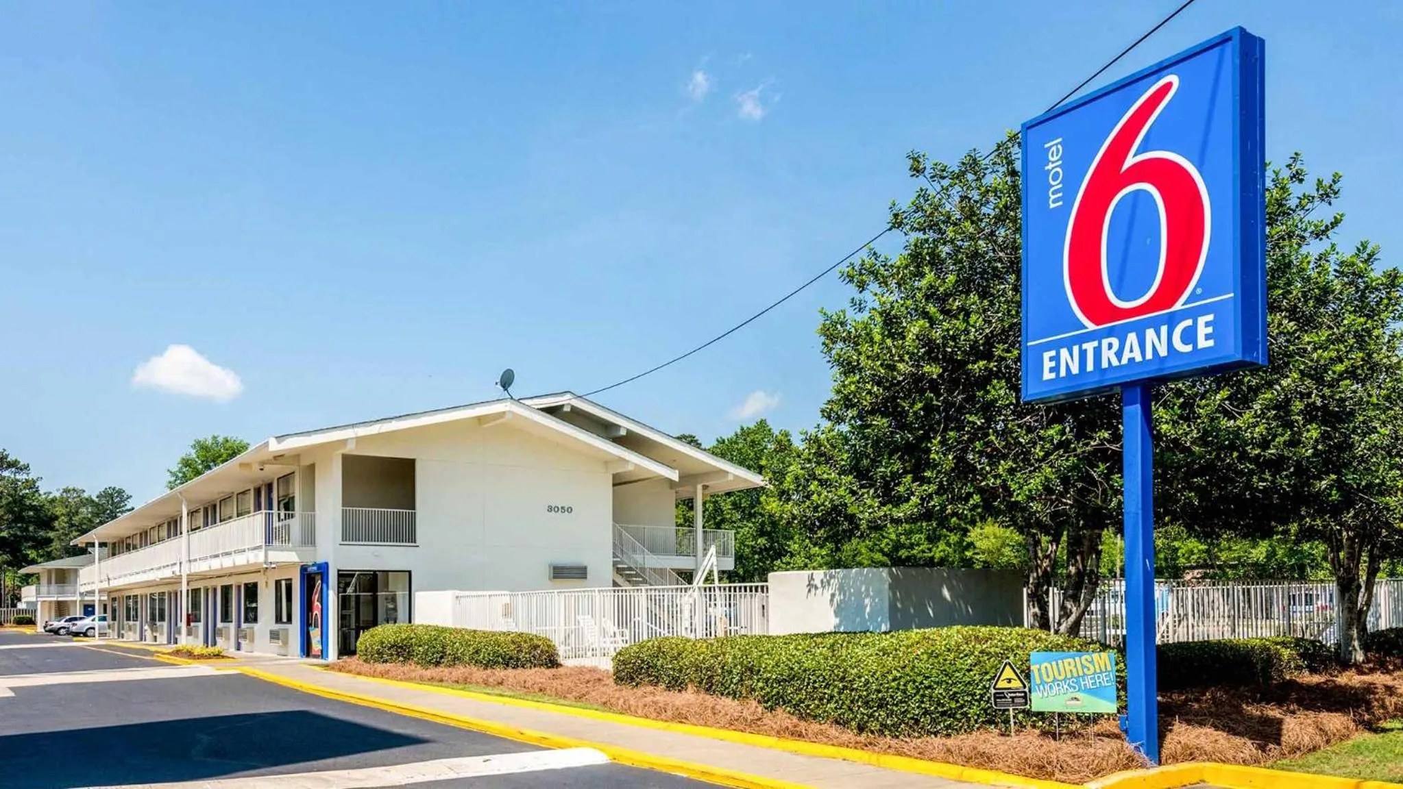 Property building in Motel 6-Columbus, GA