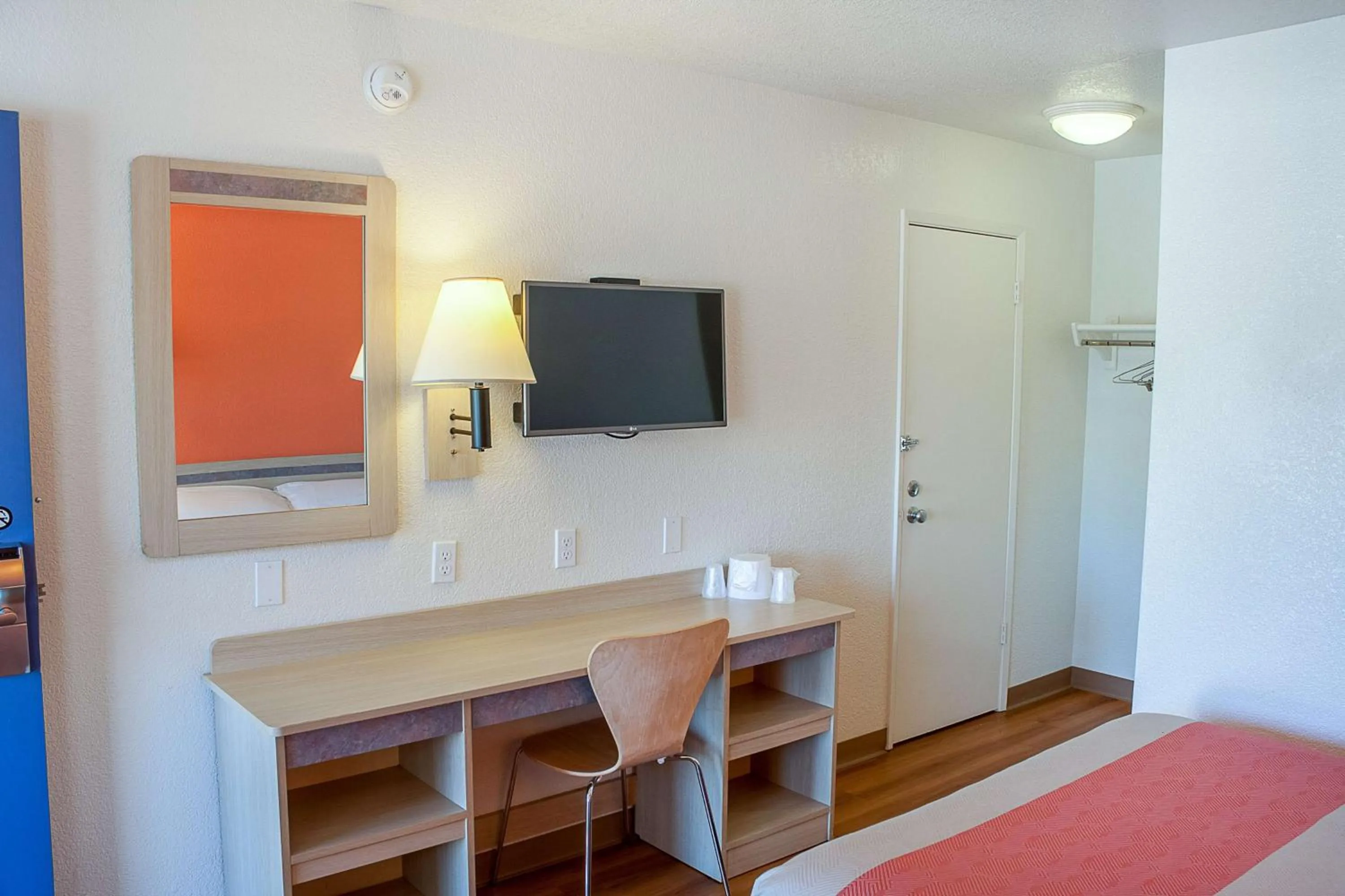 TV and multimedia in Motel 6-Ukiah, CA