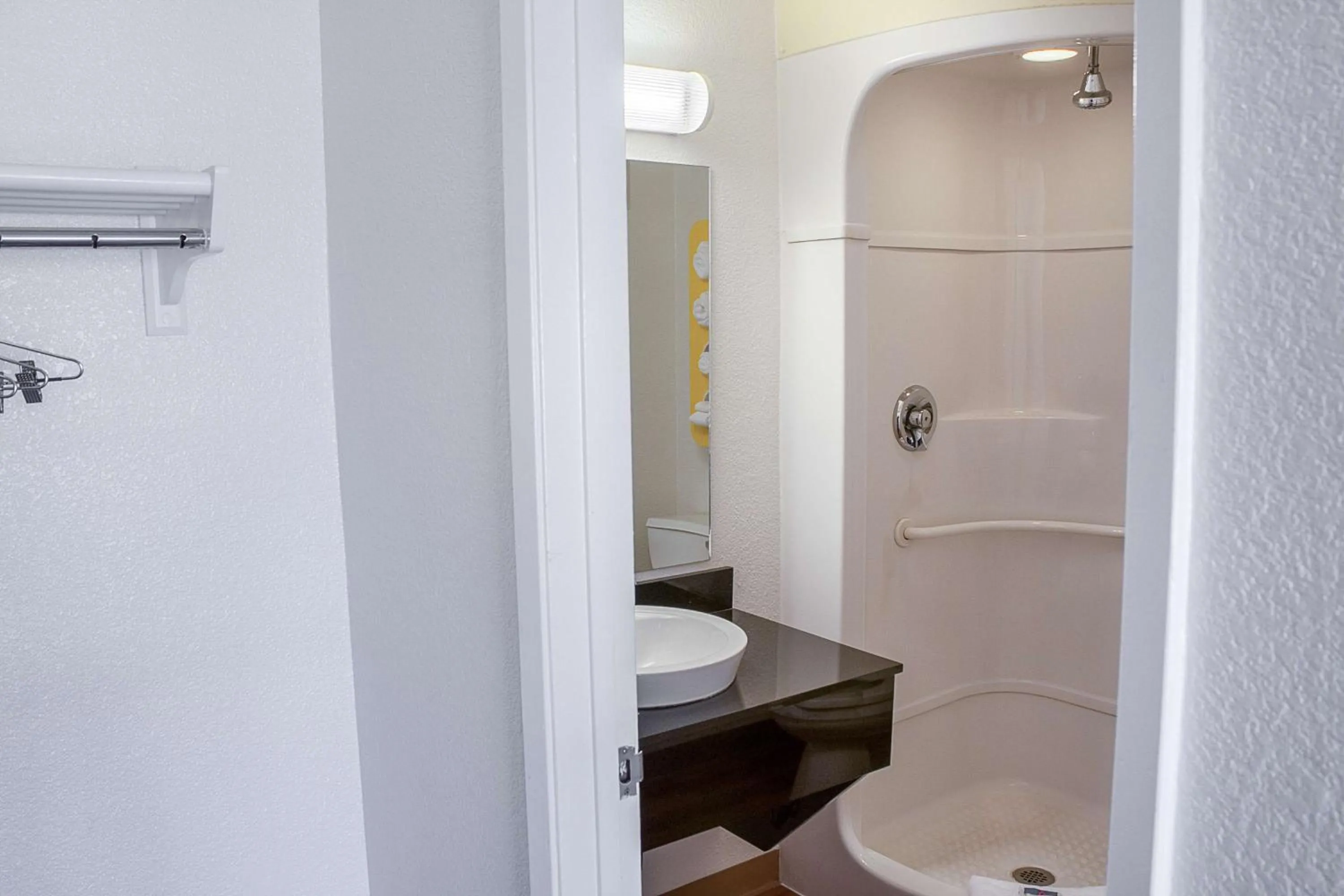 Shower in Motel 6-Ukiah, CA