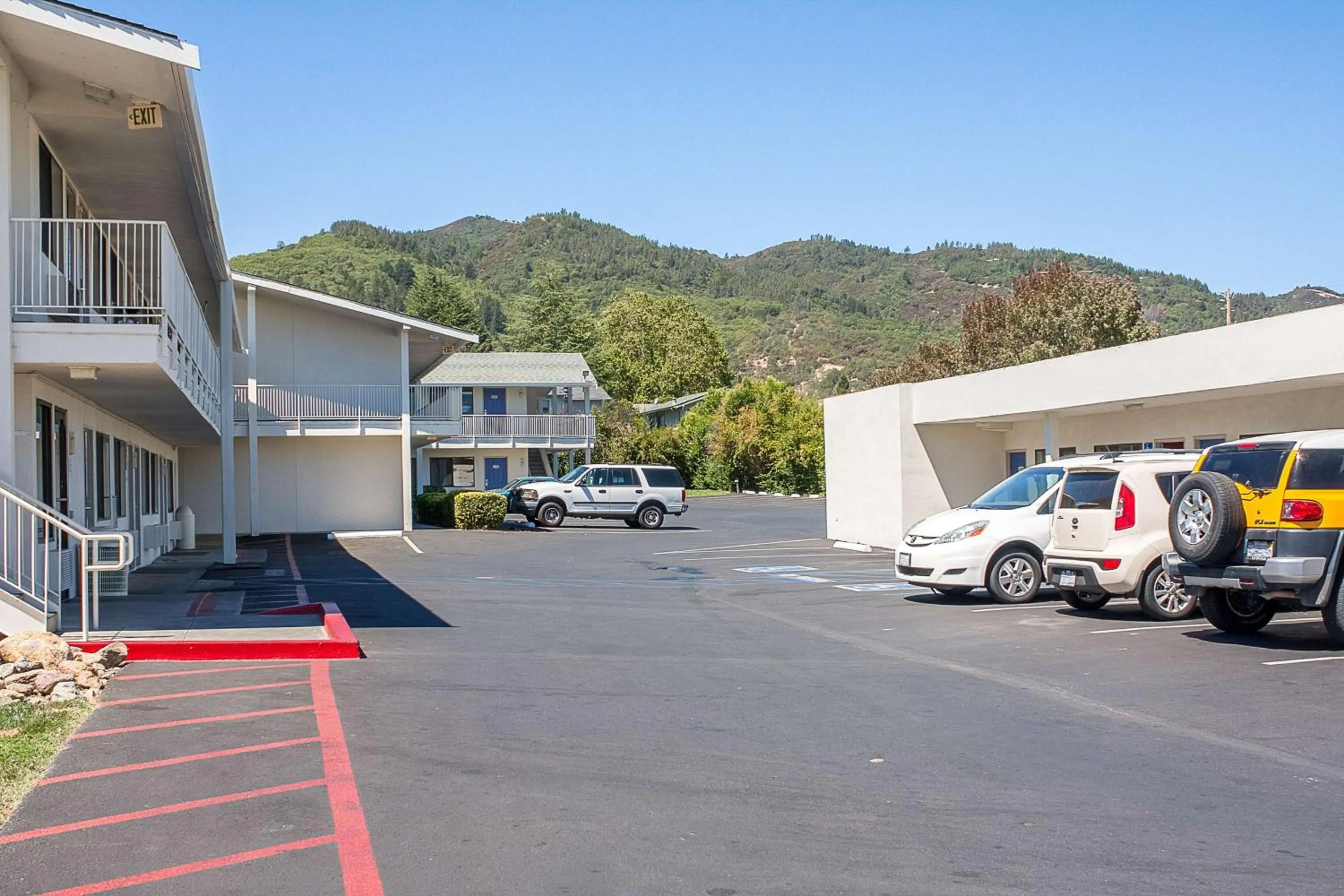 Property building in Motel 6-Ukiah, CA