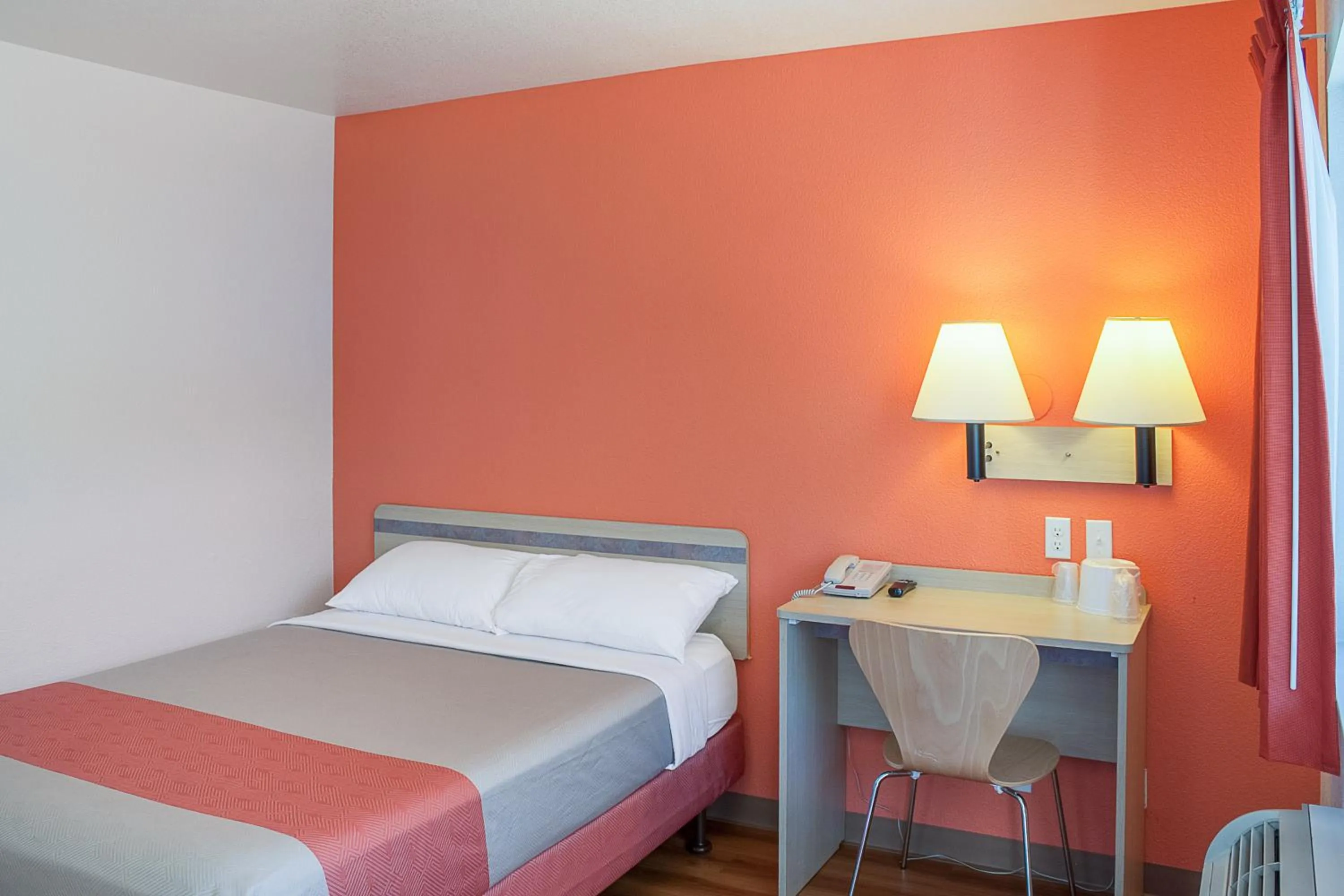 Bedroom, Bed in Motel 6-Ukiah, CA