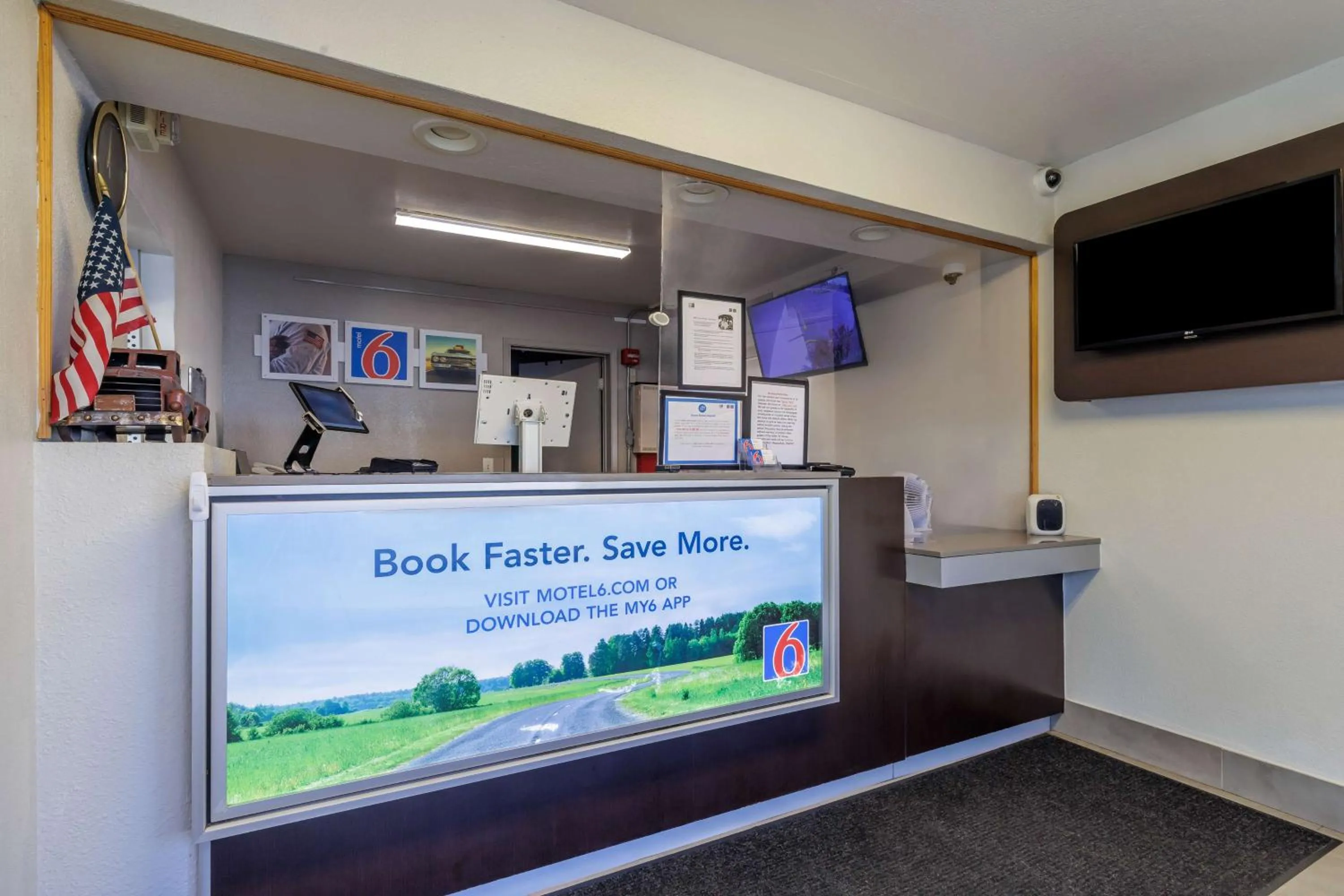 Lobby or reception in Motel 6 Elizabethtown