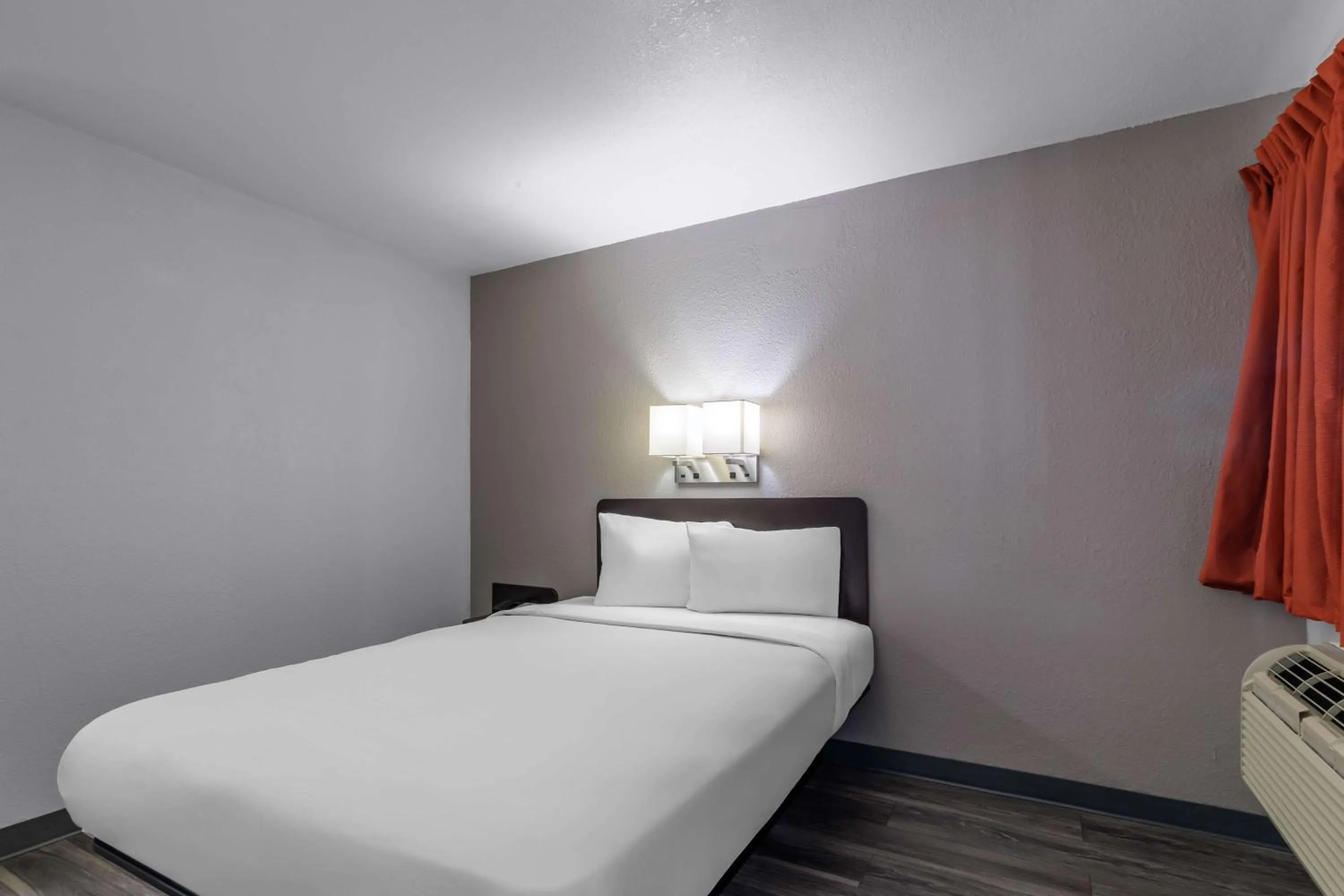 Bedroom, Bed in Motel 6 Elizabethtown