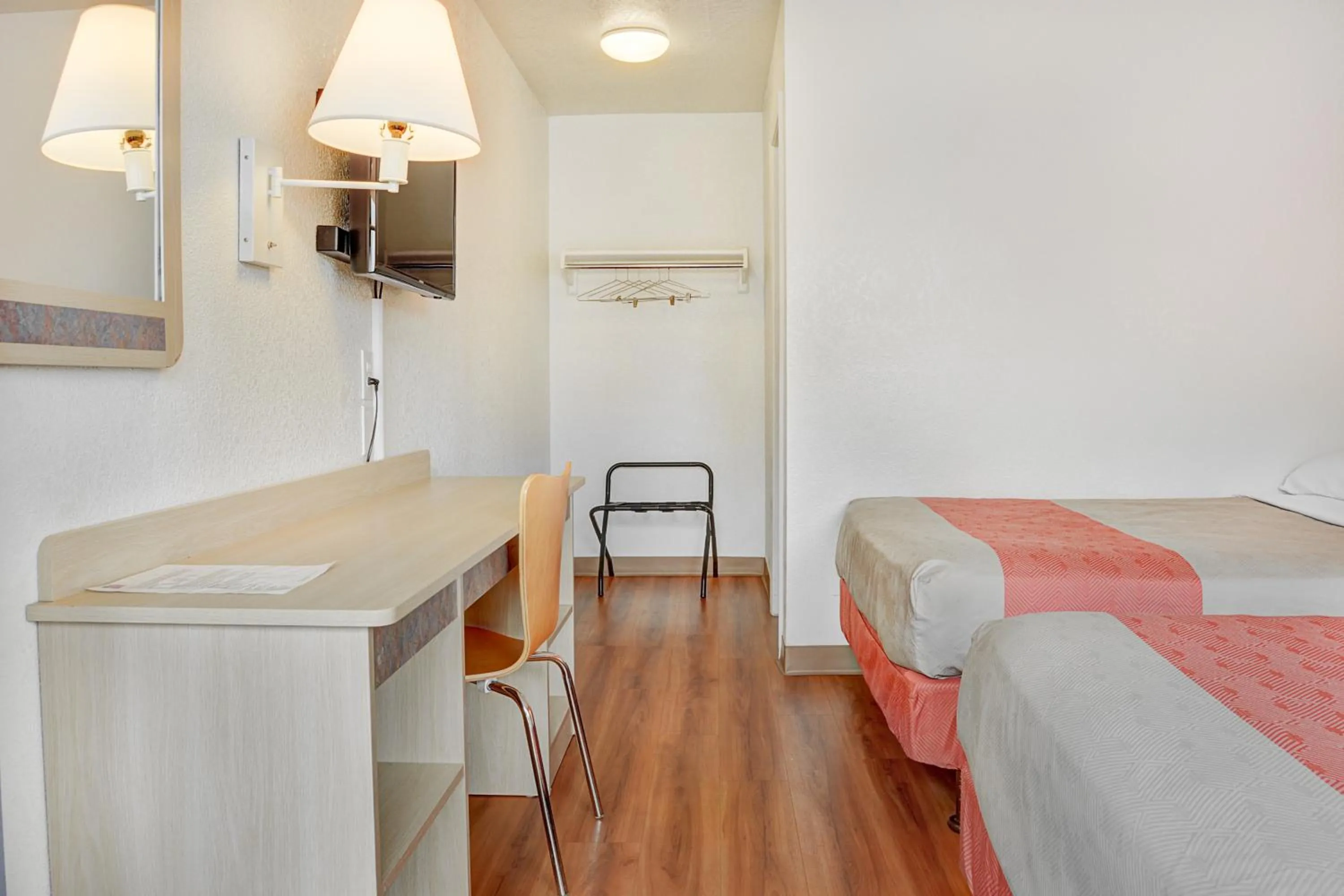 Bedroom, Bed in Motel 6-Portland, OR - Central