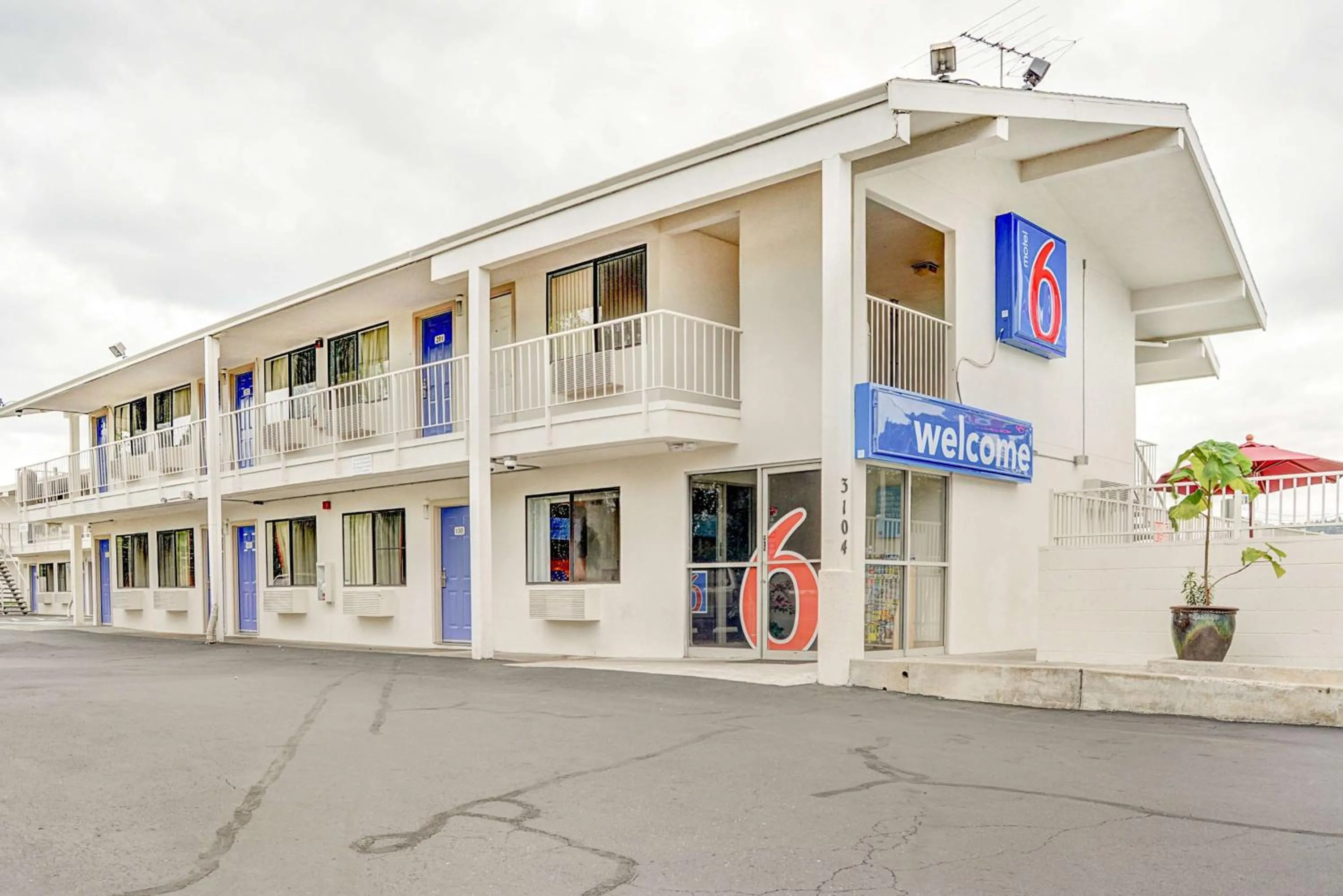 Property building in Motel 6-Portland, OR - Central