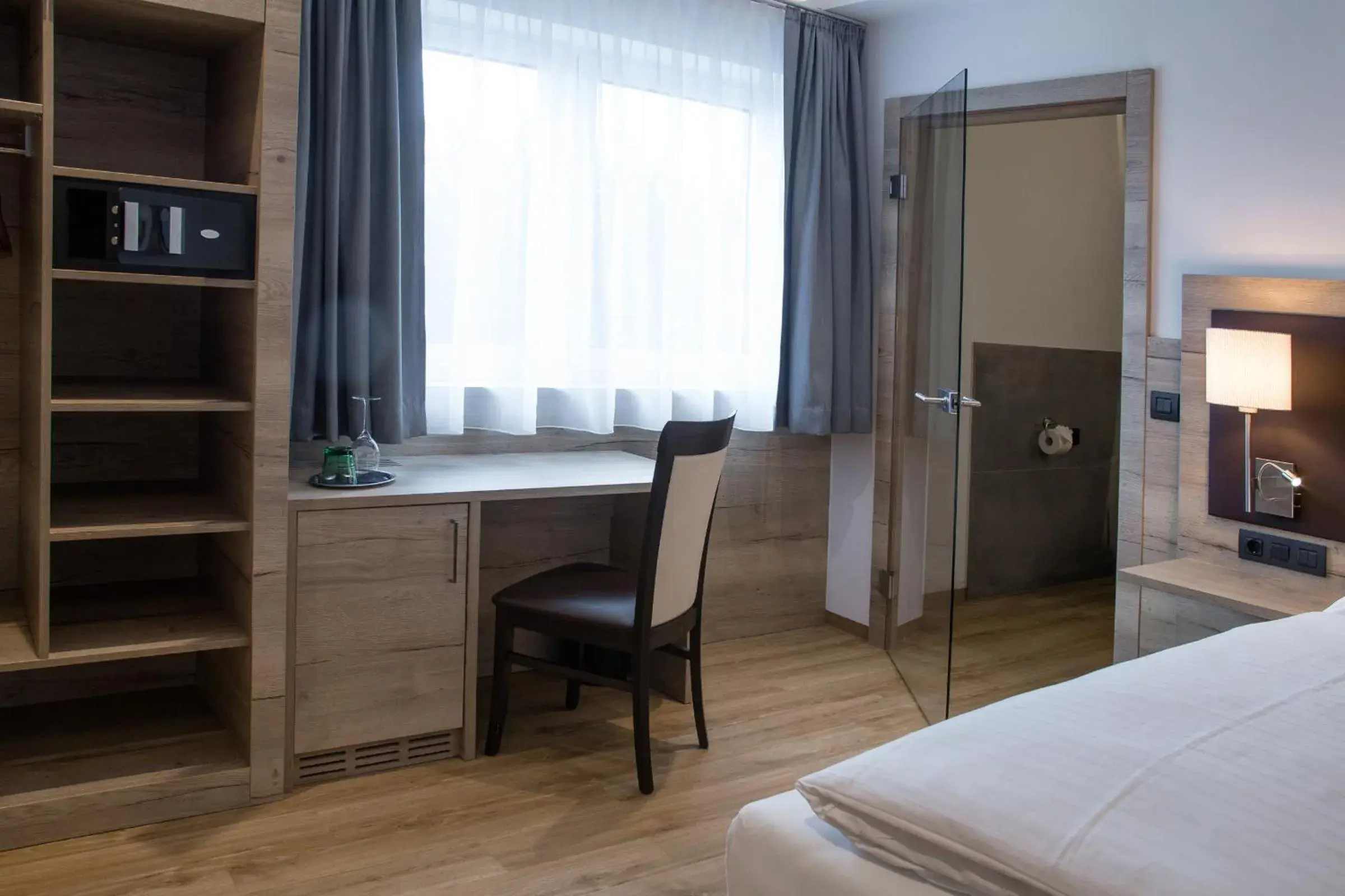 Deluxe Single Room in Patrix Hotel, Restaurant, Bar Deluxe Single Room in Patrix Hotel, Restaurant, Bar