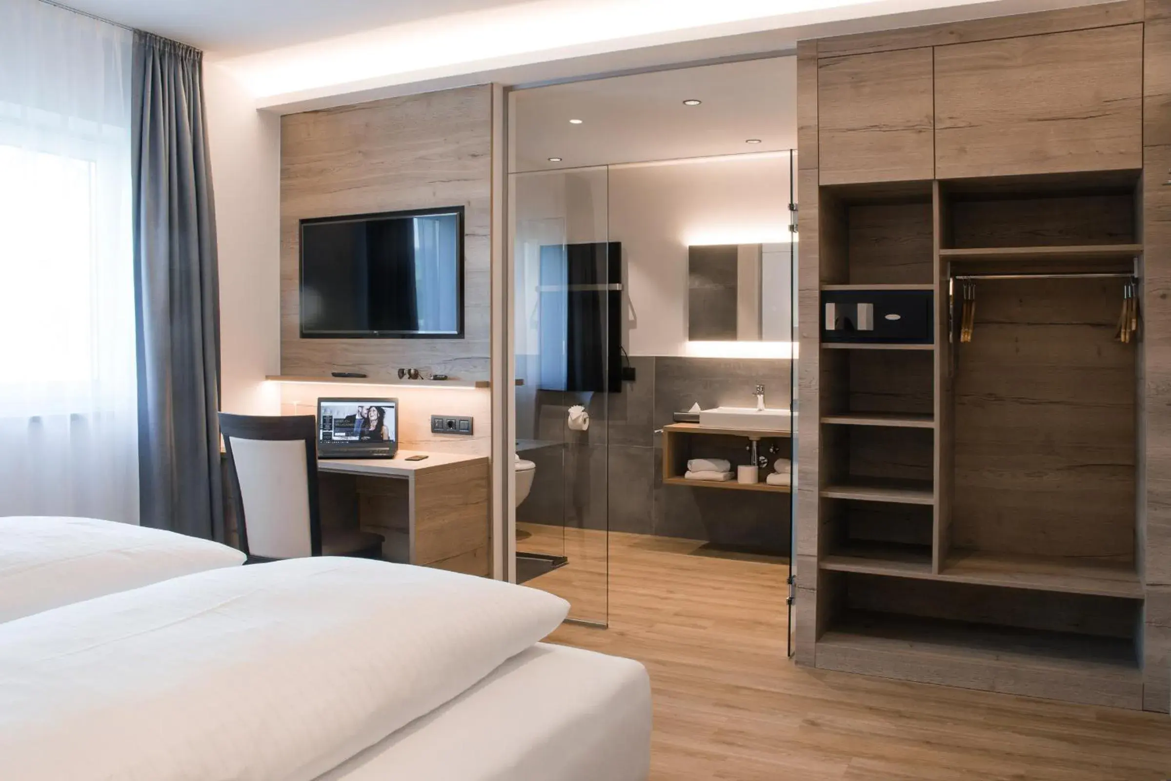 Patrix Hotel, Restaurant, Bar Patrix Hotel, Restaurant, Bar