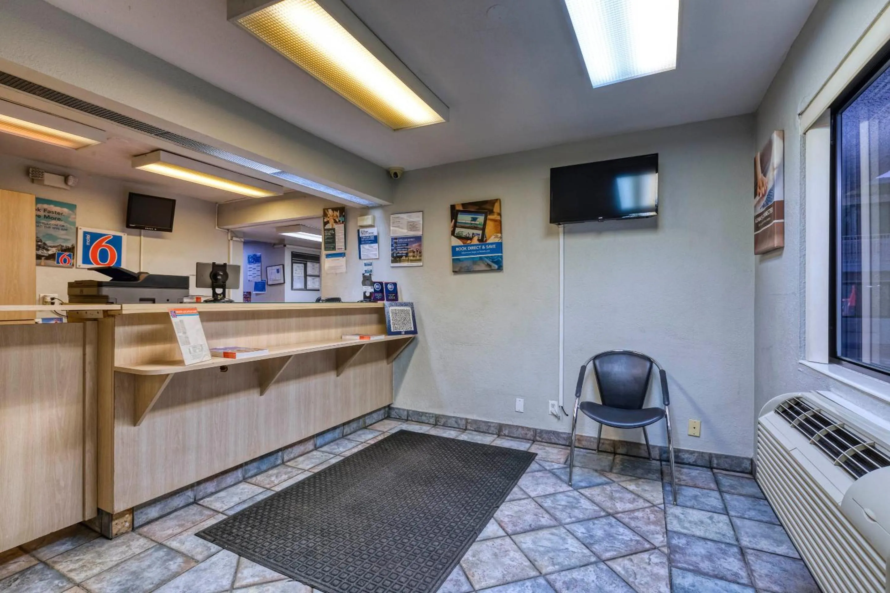 Lobby or reception in Motel 6-Nogales, AZ - Mariposa Road