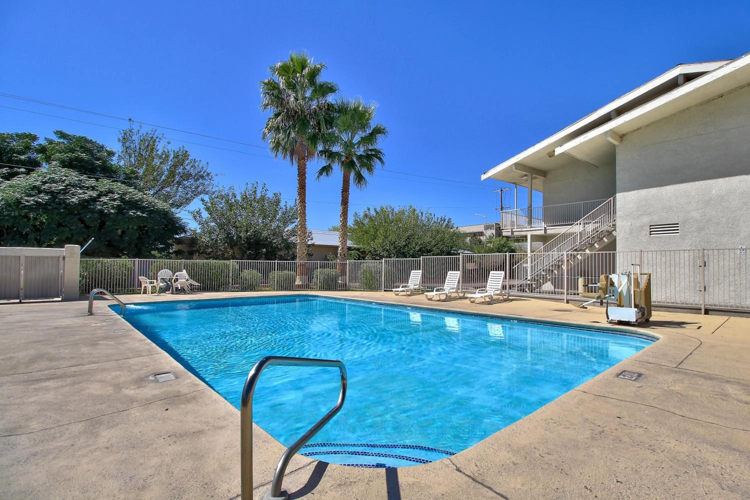 Swimming pool in Motel 6-Nogales, AZ - Mariposa Road