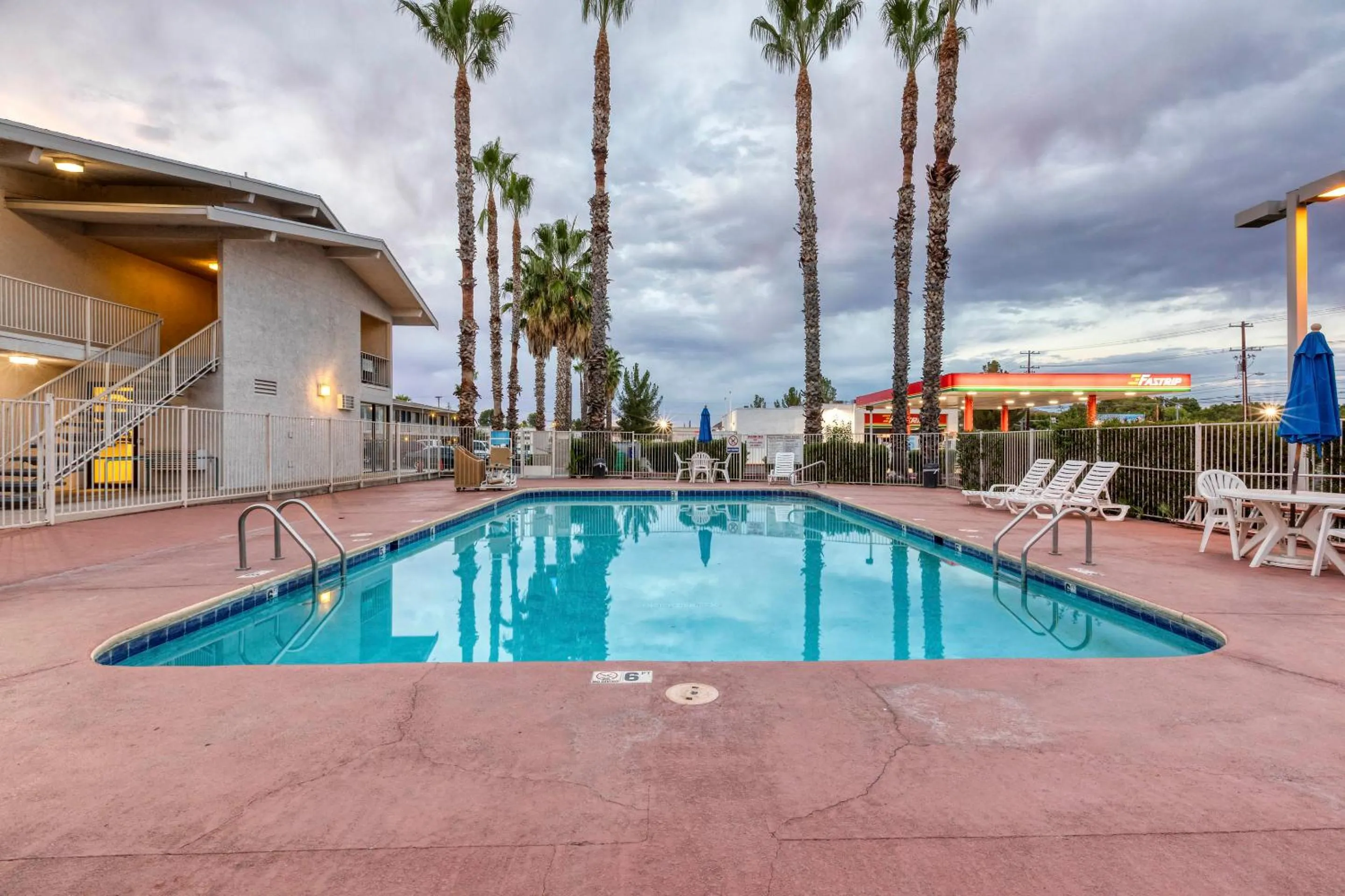 Property building in Motel 6-Nogales, AZ - Mariposa Road