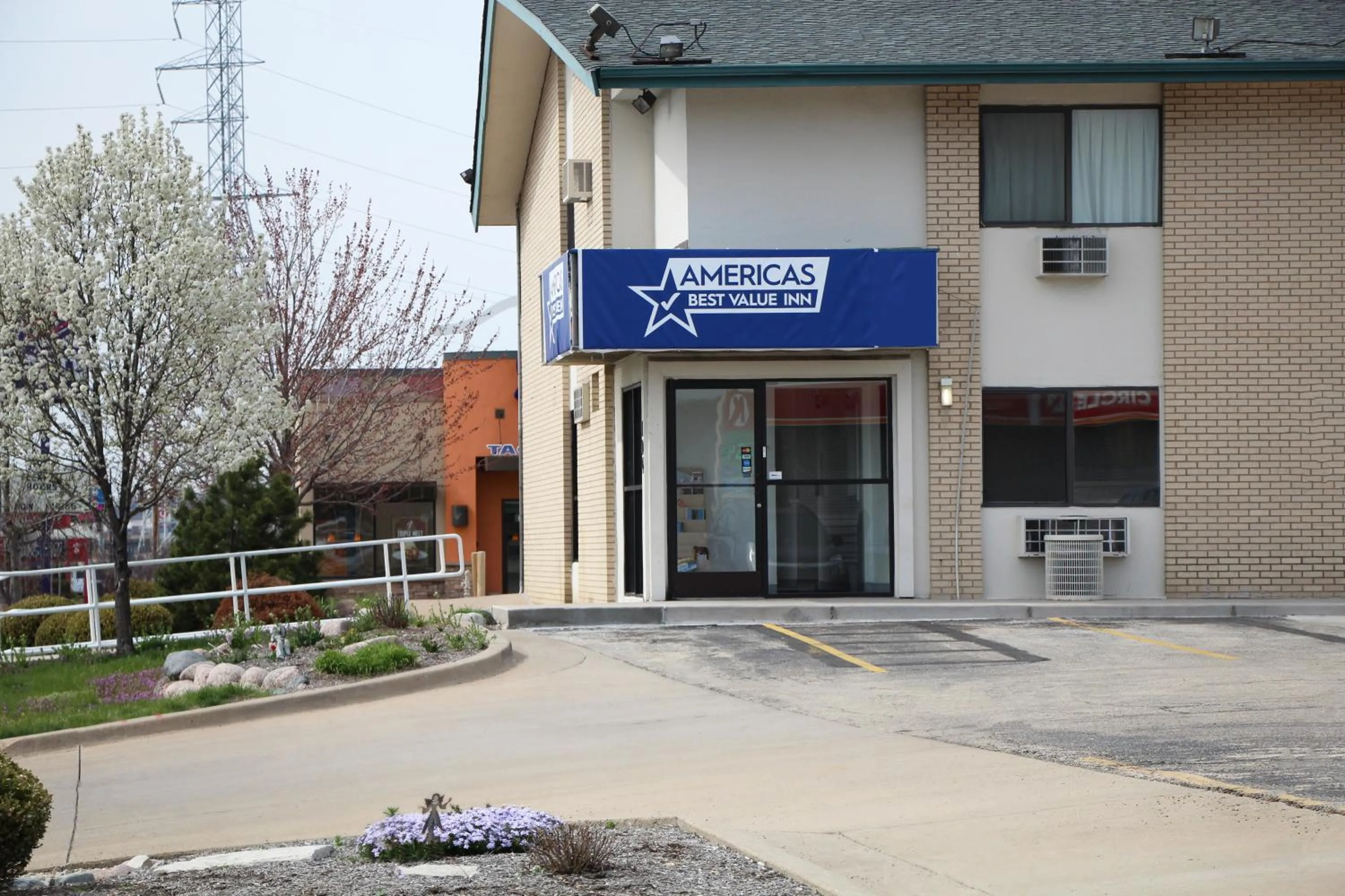 Property building in Americas Best Value Inn East Peoria