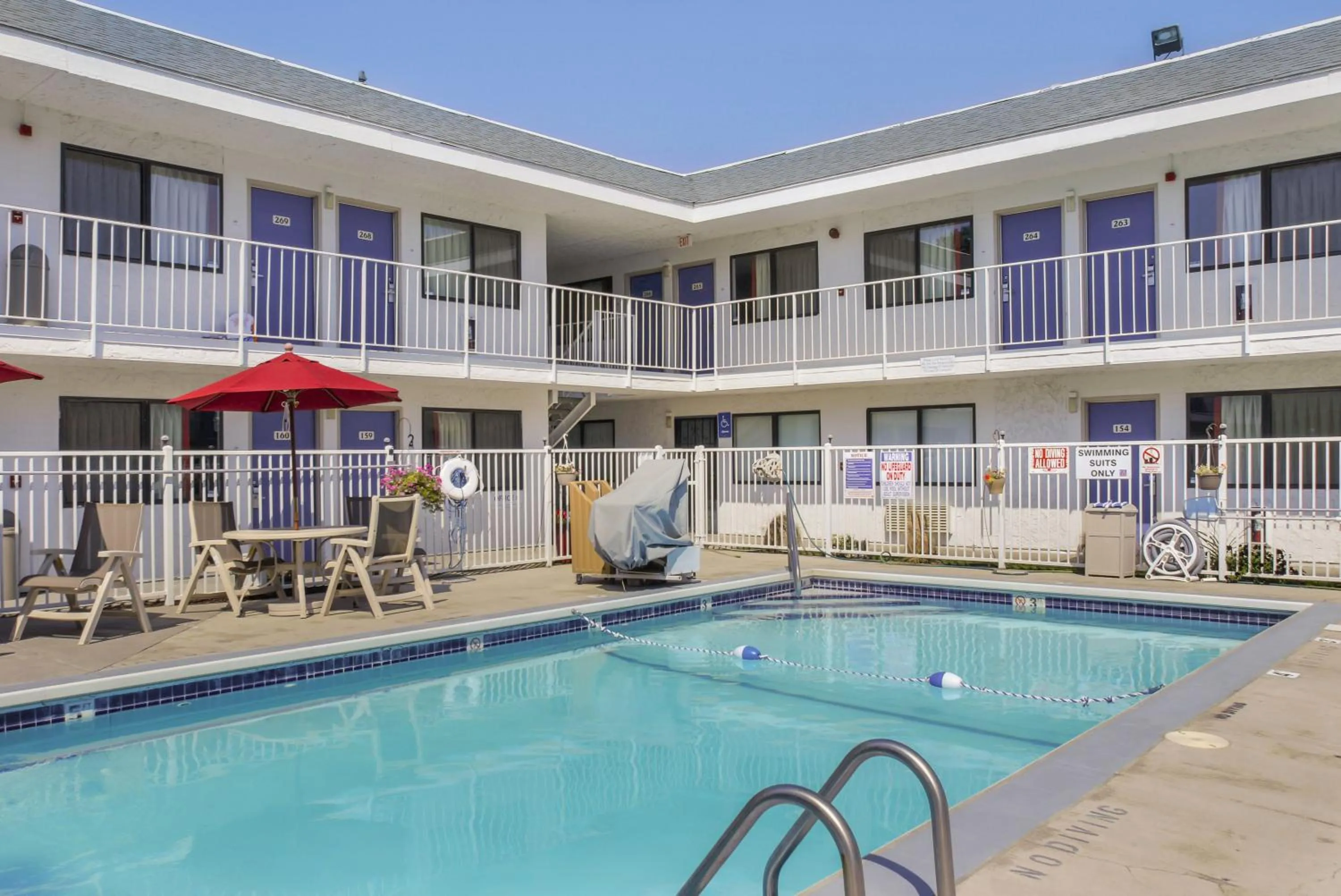 Swimming pool in Motel 6-Medford, OR