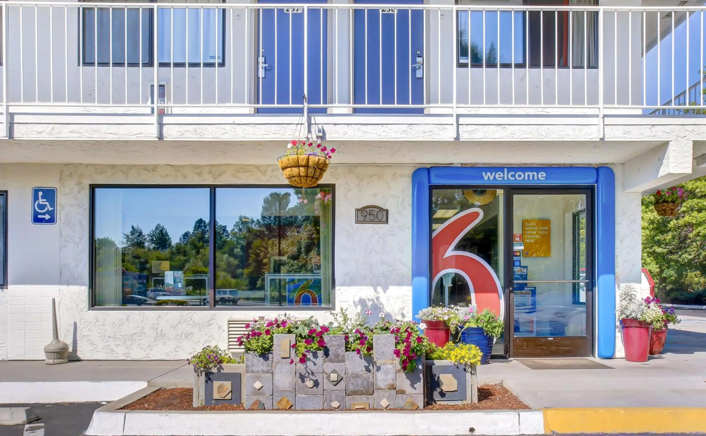 Property building in Motel 6-Medford, OR