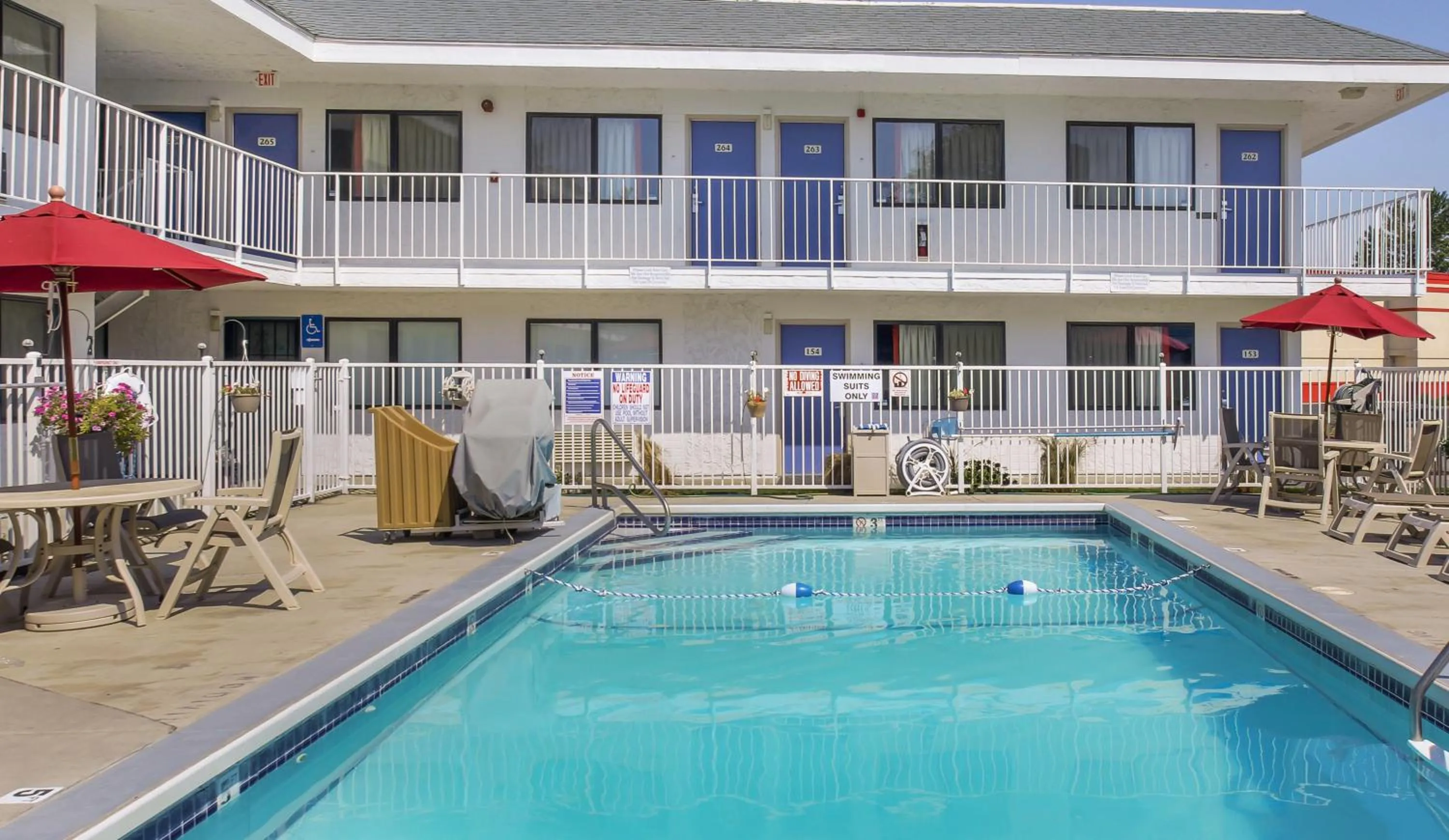 Swimming pool in Motel 6-Medford, OR