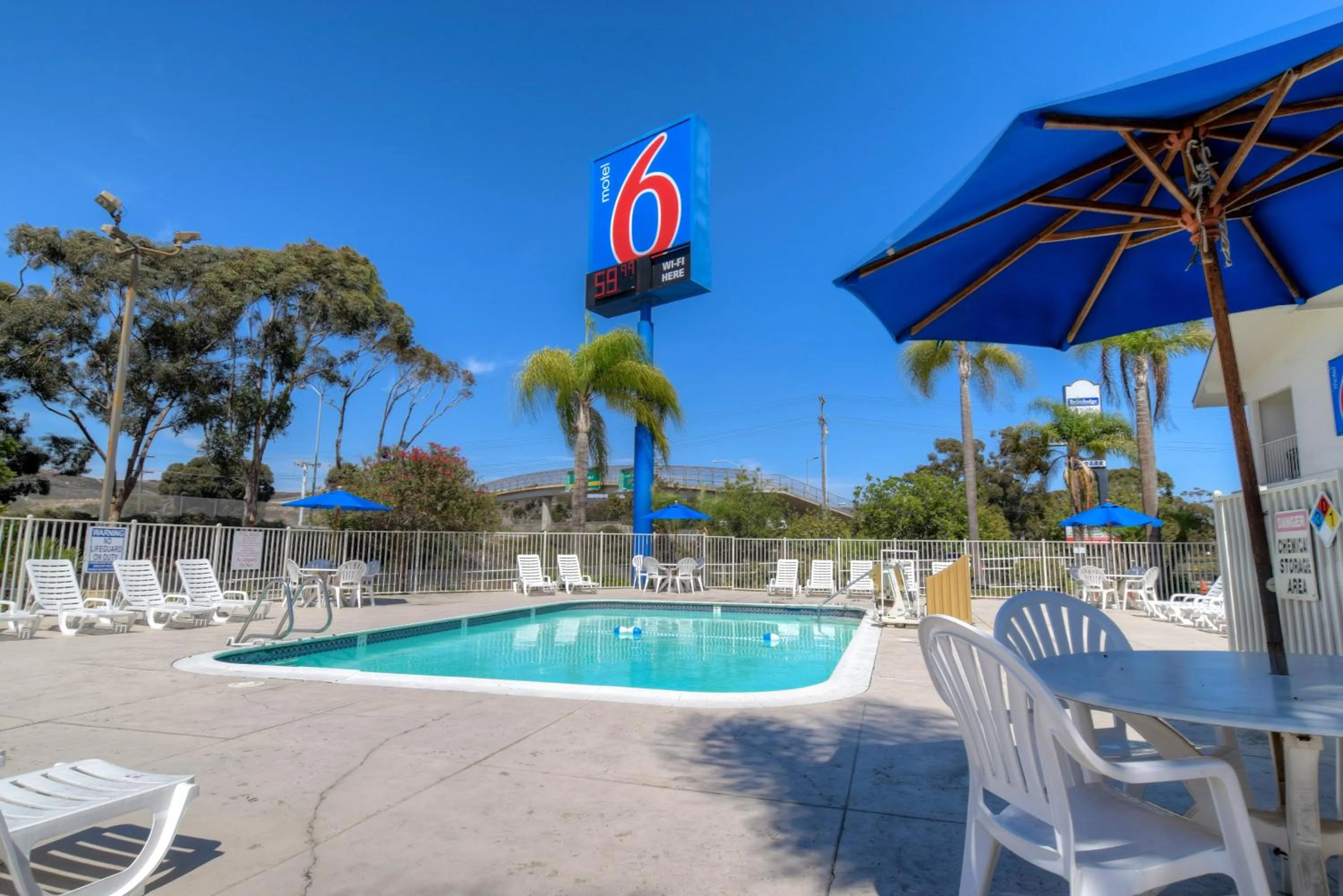 Swimming pool in Motel 6-San Ysidro, CA - San Diego - Border