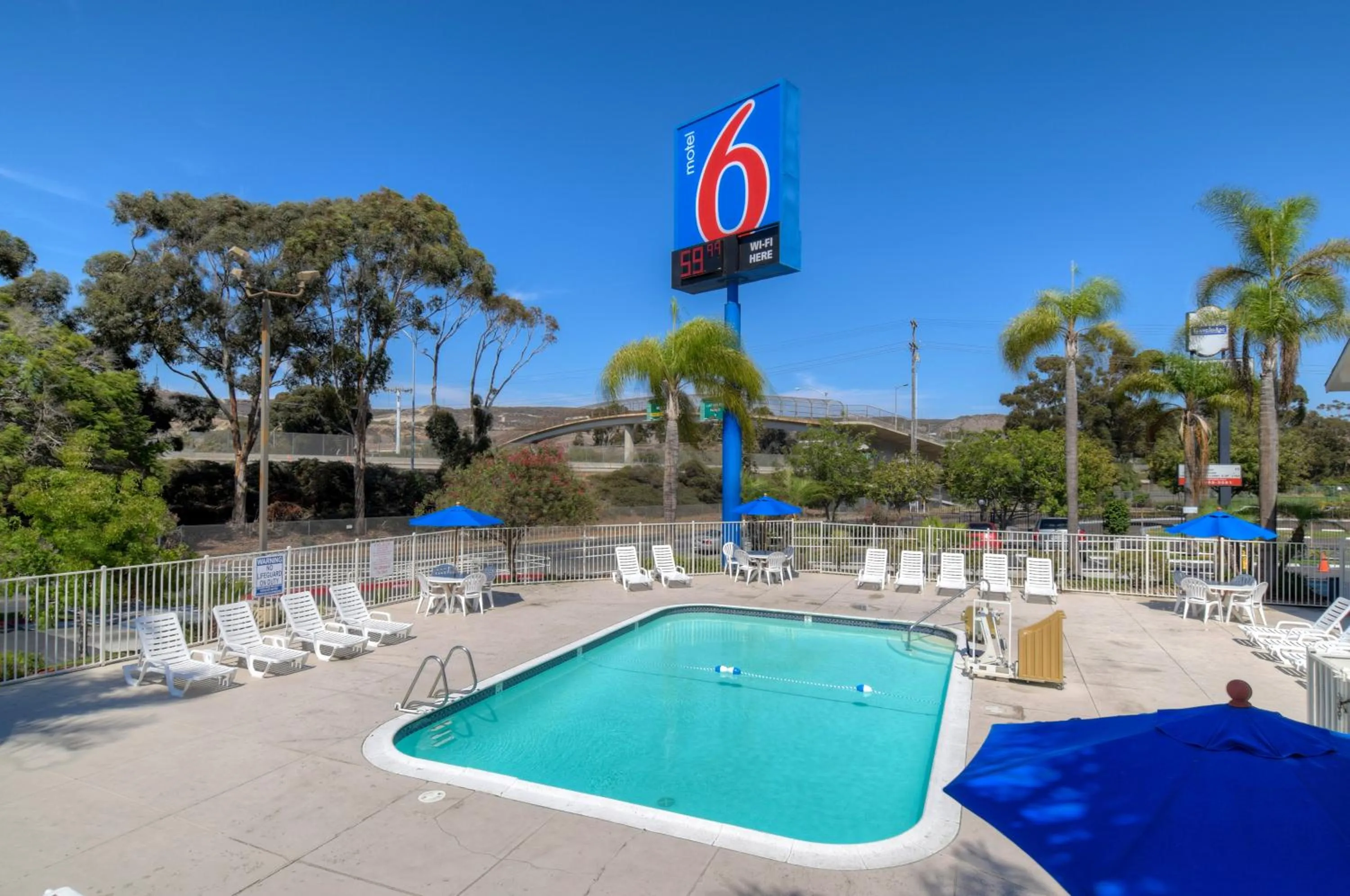 Swimming pool in Motel 6-San Ysidro, CA - San Diego - Border