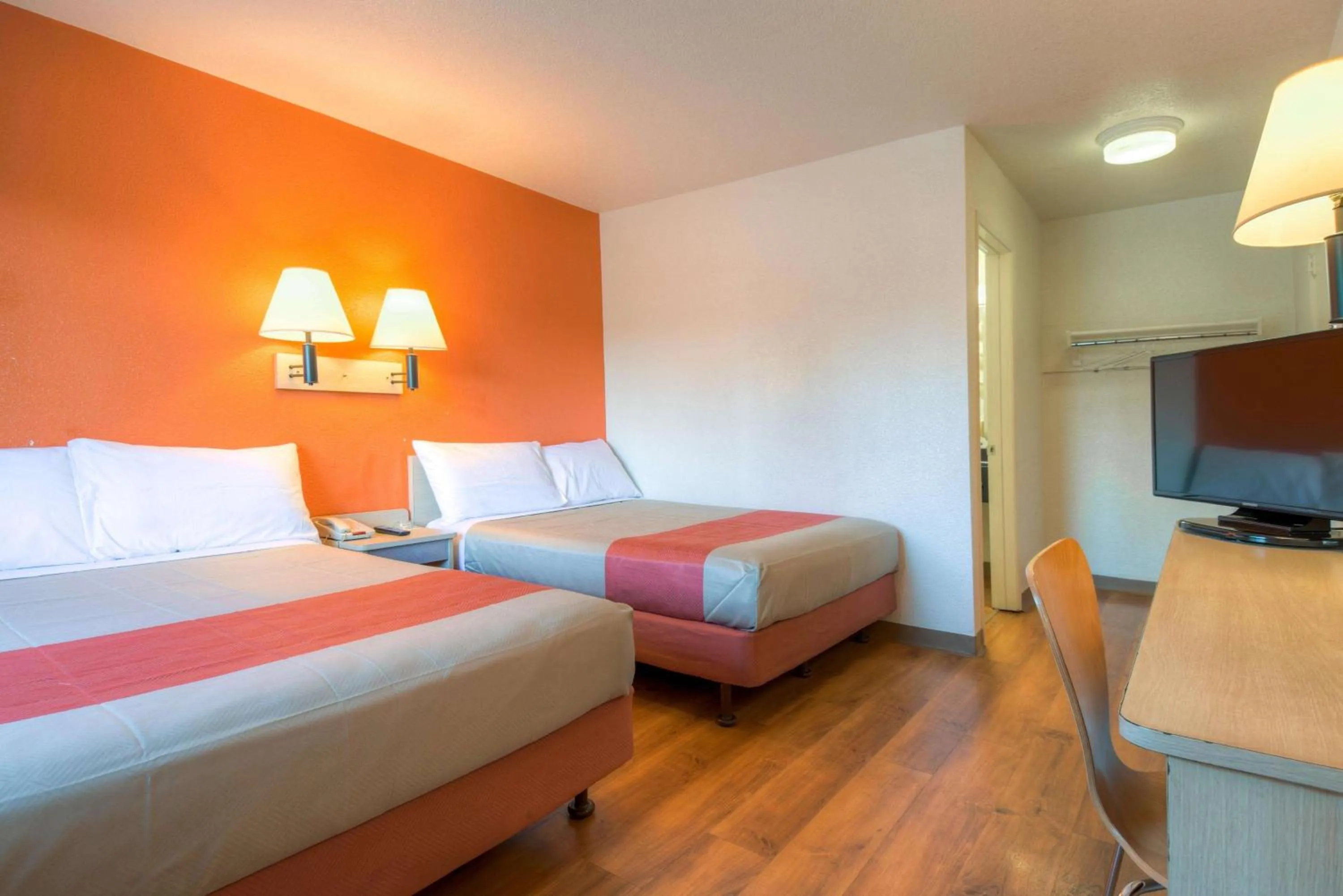 TV and multimedia, Bed in Motel 6-San Ysidro, CA - San Diego - Border