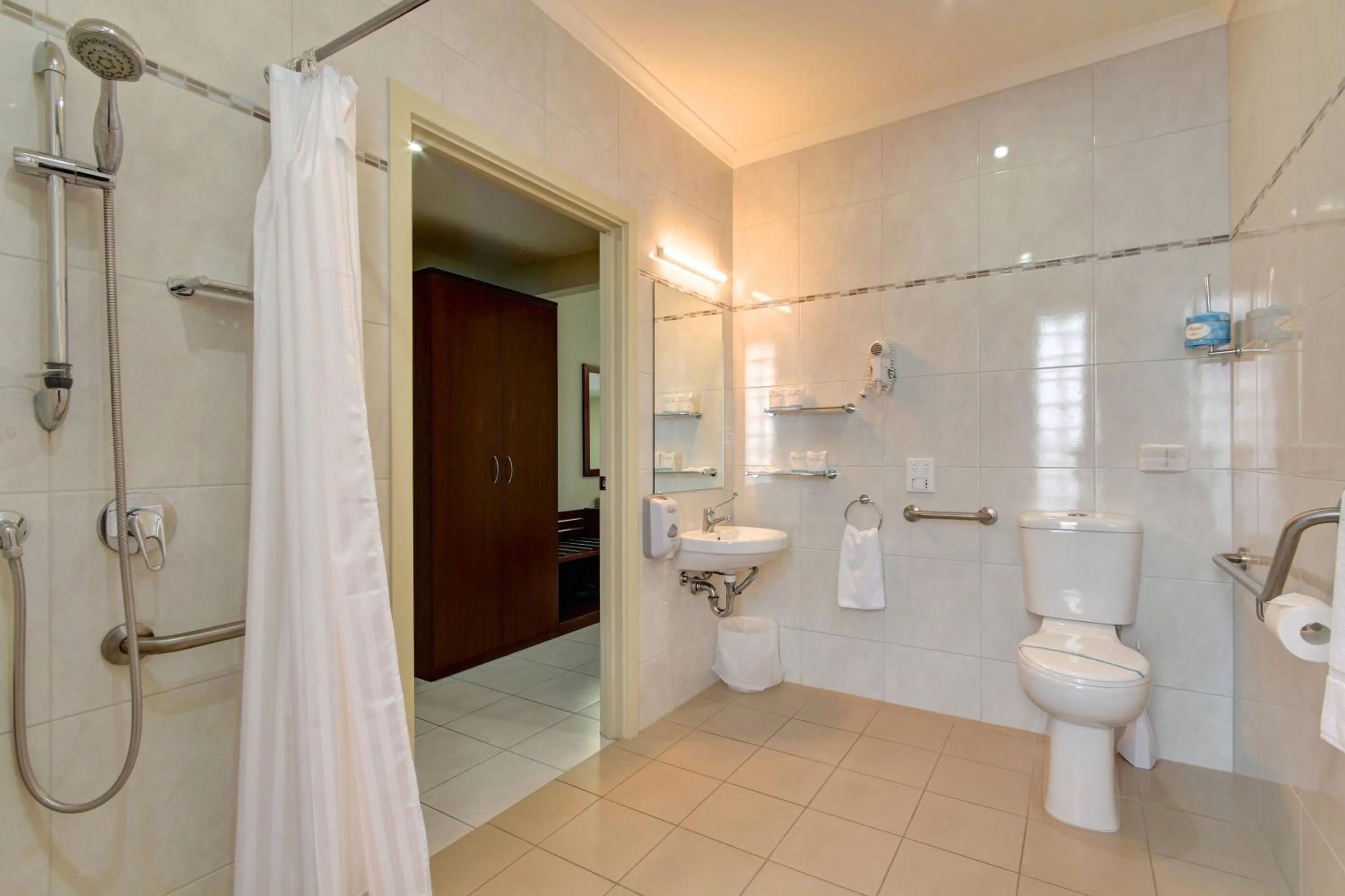 Bathroom in Strath Motel