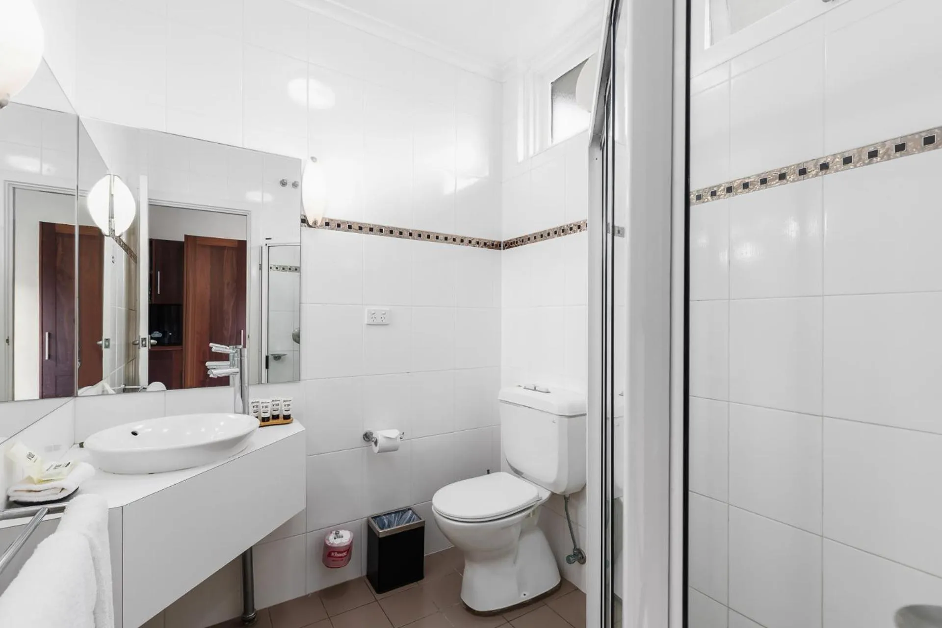 Shower in The Commodore