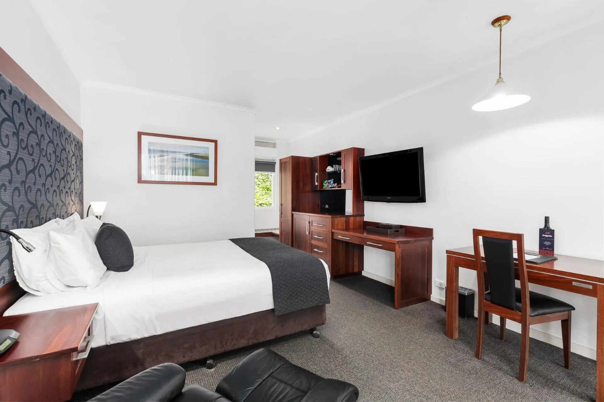 TV and multimedia, Bed in The Commodore